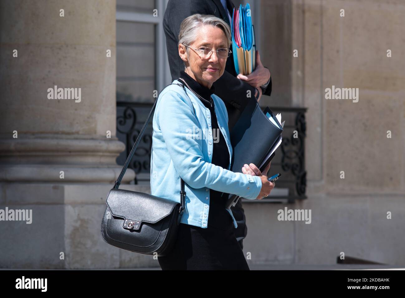Il primo Ministro Elisabeth ha sopportato mentre lascia il Consiglio dei Ministri, Palazzo dell'Eliseo, Parigi, 1 giugno 2022. (Foto di Andrea Savorani Neri/NurPhoto) Foto Stock