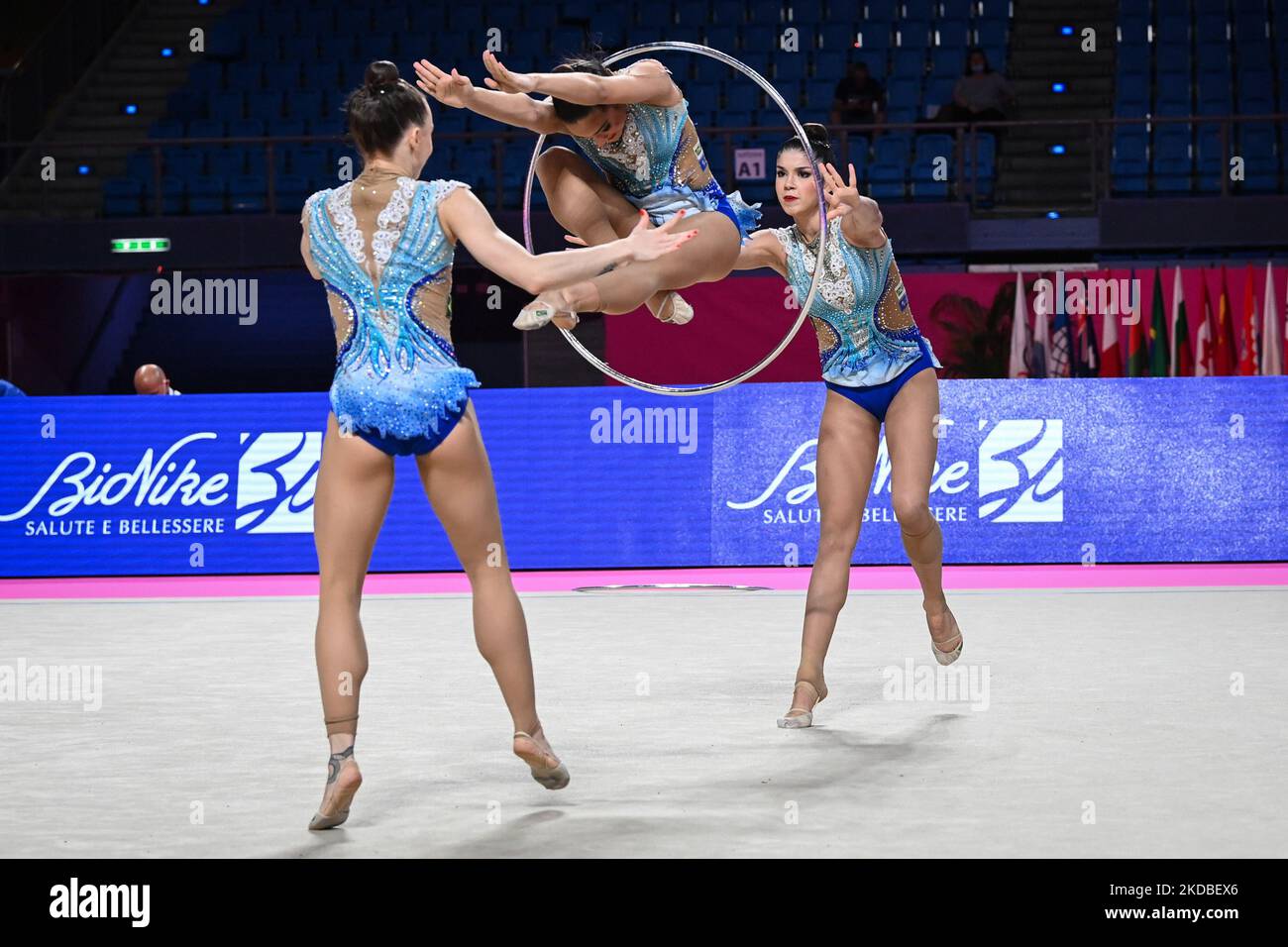 Brasil (BRA) 5 equipe del gruppo durante la Ginnastica Rhythmic Gymnastics FIG World Cup 2022 il 03 giugno 2022 all'Arena Vitrifrigo di Pesaro (Photo by Gianluca Ricci/LiveMedia/NurPhoto) Foto Stock