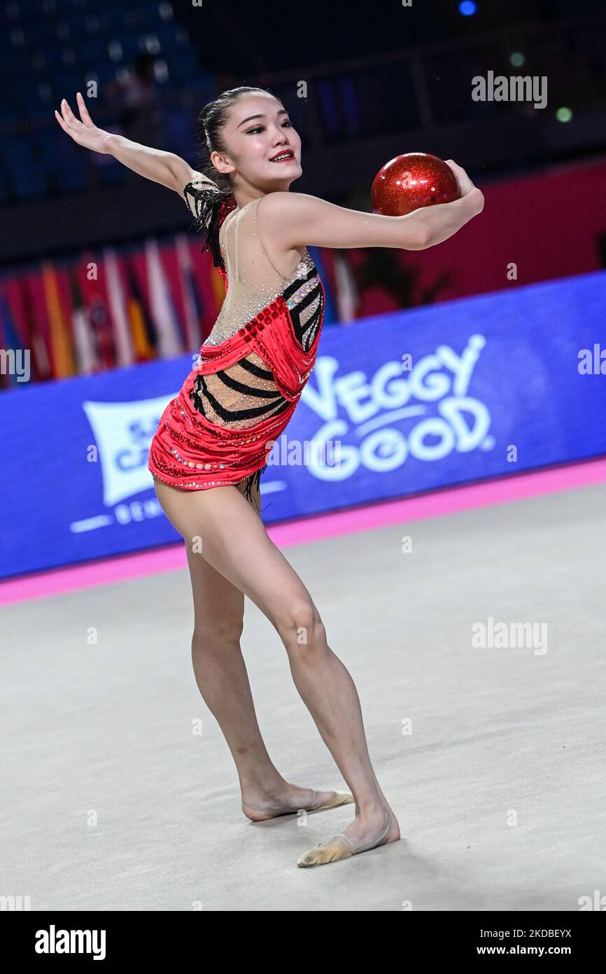 Kita Sumire (JPN) durante la Ginnastica Rhythmic Gymnastics FIG World Cup 2022 il 03 giugno 2022 all'Arena Vitrifrigo di Pesaro (Photo by Gianluca Ricci/LiveMedia/NurPhoto) Foto Stock