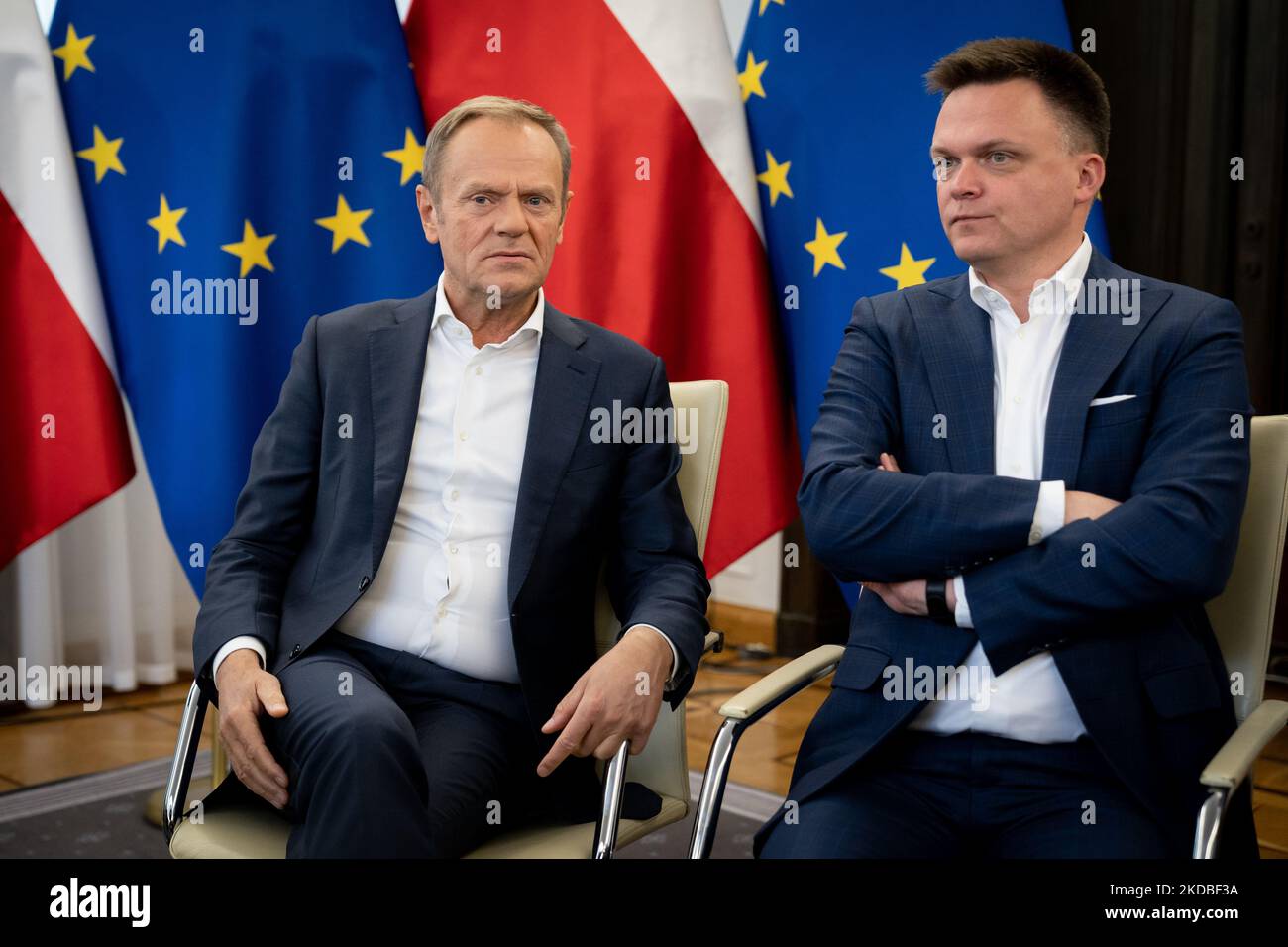 Donald Tusk, Szymon Holownia durante un incontro in cui i partiti polacchi dell'opposizione hanno firmato l'accordo sul controllo civico delle elezioni, al Senato (Camera superiore del parlamento) a Varsavia, Polonia il 3 giugno 2022 (Foto di Mateusz Wlodarczyk/NurPhoto) Foto Stock