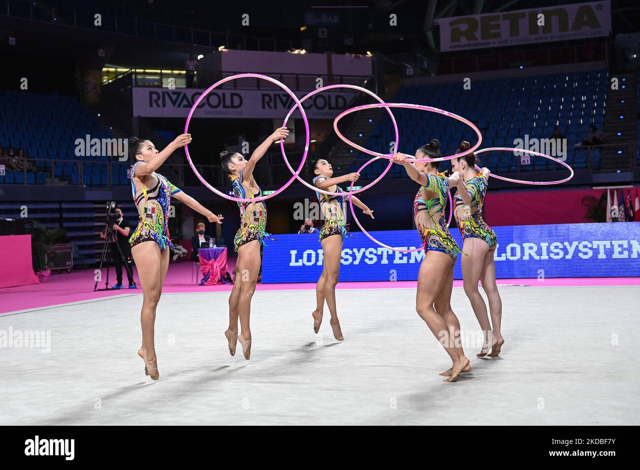 Messico (MEX) 5 team di gruppo durante la Ginnastica Rhythmic Gymnastics FIG World Cup 2022 il 03 giugno 2022 all'Arena Vitrifrigo di Pesaro (Photo by Gianluca Ricci/LiveMedia/NurPhoto) Foto Stock