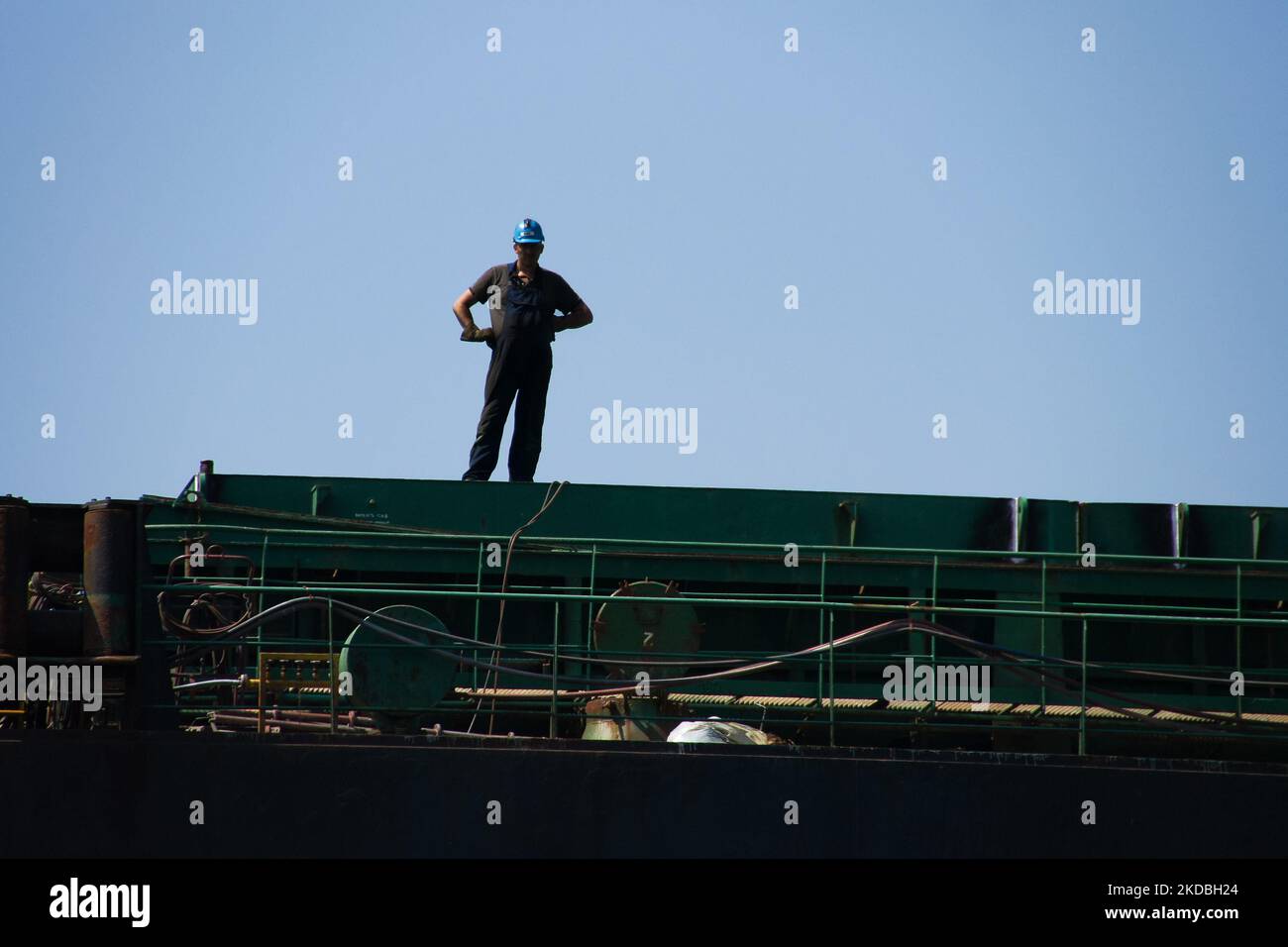 Lavoratore su una nave in un cantiere navale a Danzica, Polonia il 14 luglio 2010 (Foto di Mateusz Wlodarczyk/NurPhoto) Foto Stock