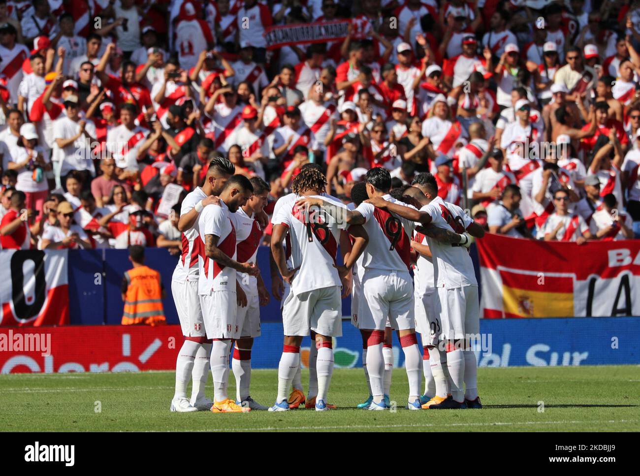 La squadra peruviana durante l'amichevole incontro tra Perù e Nuova Zelanda, giocato allo stadio RCDE di Barcellona, il 05th giugno 2022. (Foto di Joan Valls/Urbanandsport /NurPhoto) Foto Stock