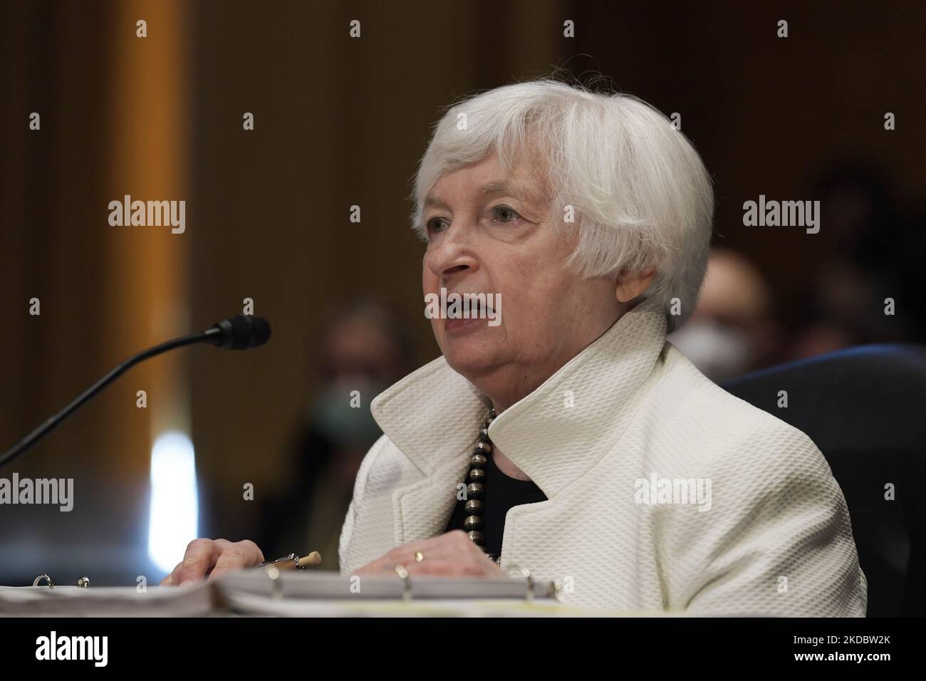 Il Segretario DEL Dipartimento del Tesoro DEGLI STATI UNITI Janet Yellen parla dinanzi al Comitato finanziario del Senato circa di esaminare i Presidenti proposta di richiesta di bilancio per l'anno fiscale 2023 durante un'audizione, oggi il 07 giugno 2022 al Senato Dirksen/Capitol Hill a Washington DC, USA. (Foto di Lenin Nolly/NurPhoto) Foto Stock