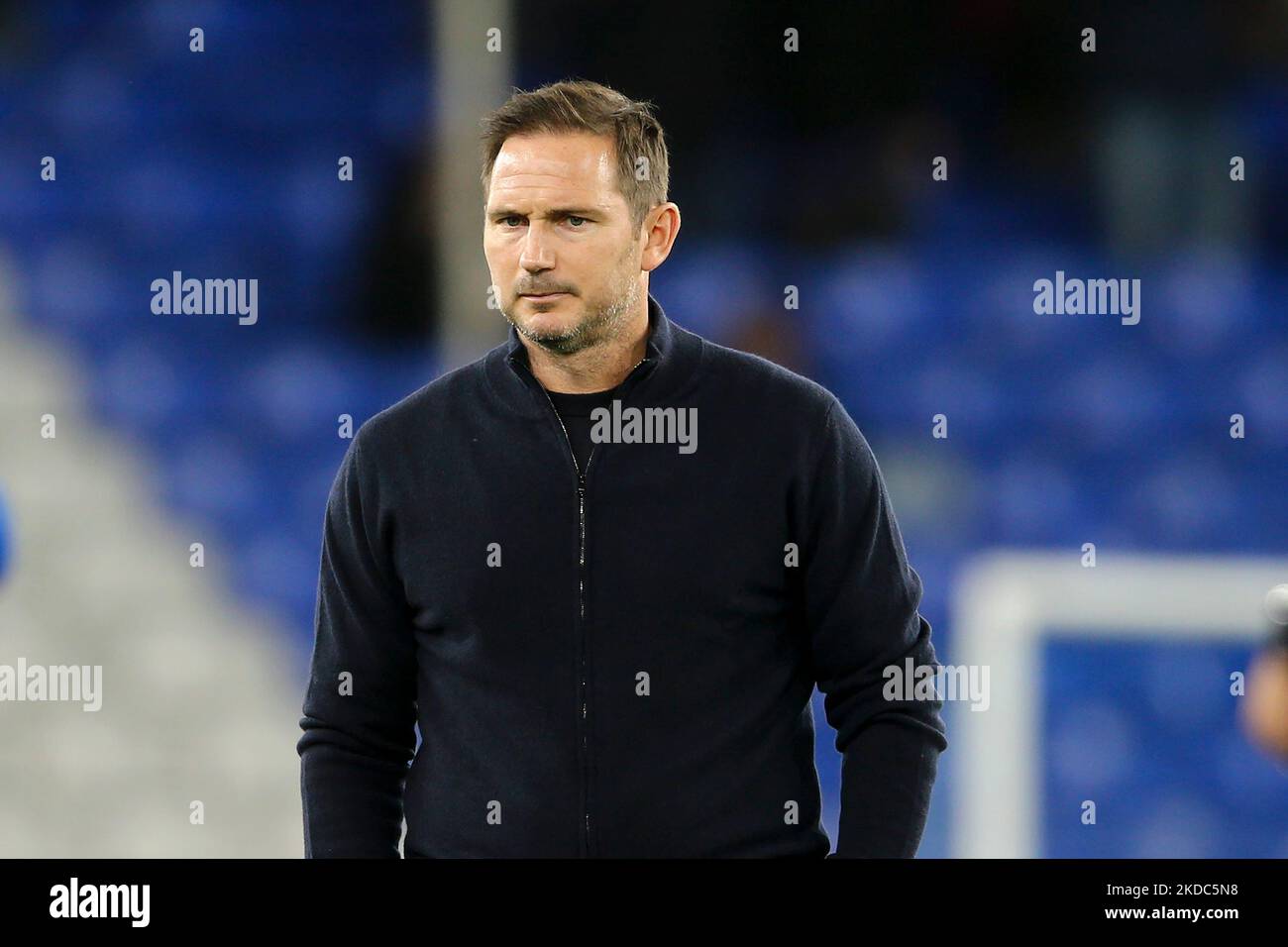 Everton, Regno Unito. 05th Nov 2022. Frank Lampard, il responsabile di Everton, guarda durante il riscaldamento. Incontro Premier League, Everton contro Leicester City al Goodison Park di Liverpool sabato 5th novembre 2022. Questa immagine può essere utilizzata solo per scopi editoriali. Solo per uso editoriale, licenza richiesta per uso commerciale. Nessun utilizzo nelle scommesse, nei giochi o nelle pubblicazioni di un singolo club/campionato/giocatore. pic di Chris Stading/Andrew Orchard SPORTS photography/Alamy Live news Credit: Andrew Orchard SPORTS photography/Alamy Live News Foto Stock