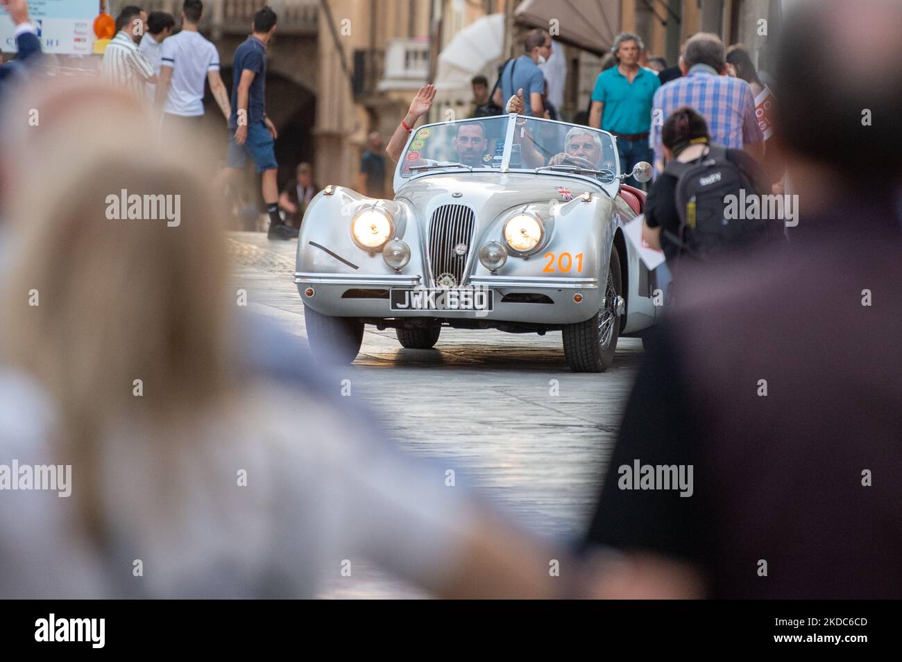 La gara tradizionale che attraversa l'Italia con auto d'epoca, la MilleMiglia passa per la città di Rieti. A Rieti, 16 giugno 2022. (Foto di Riccardo Fabi/NurPhoto) Foto Stock