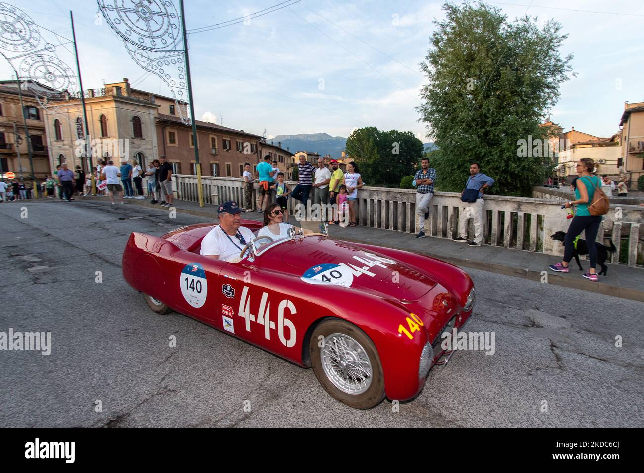 La gara tradizionale che attraversa l'Italia con auto d'epoca, la MilleMiglia passa per la città di Rieti. A Rieti, 16 giugno 2022. (Foto di Riccardo Fabi/NurPhoto) Foto Stock