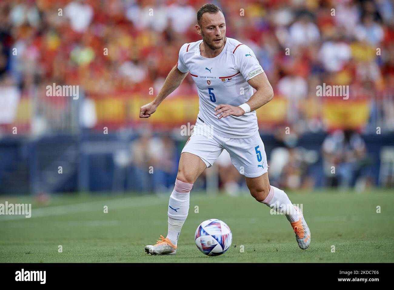 Ondrej Kudela (SK Slavia Praga) della Repubblica Ceca corre con la palla durante la UEFA Nations League Una partita di Gruppo 2 tra Spagna e Repubblica Ceca allo Stadio la Rosaleda il 12 giugno 2022 a Malaga, Spagna. (Foto di Jose Breton/Pics Action/NurPhoto) Foto Stock