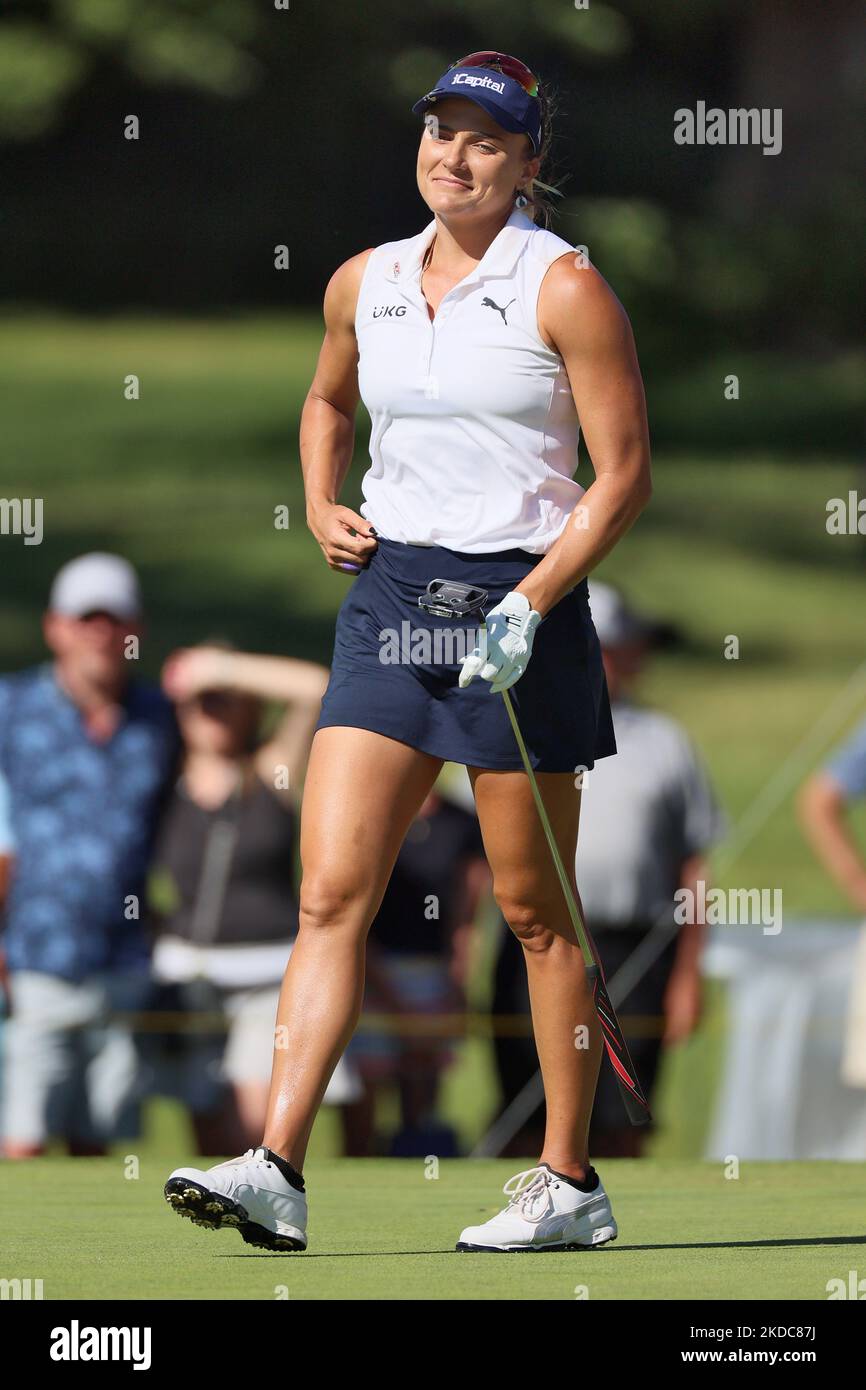 Lexi Thompson di Delray Beach, Florida, reagisce dopo aver indossato il green 18th durante il secondo round del Meijer LPGA Classic Golf Tournament al Blythefield Country Club di Belmont, MI, USA venerdì 17 giugno 2022. (Foto di Amy Lemus/NurPhoto) Foto Stock