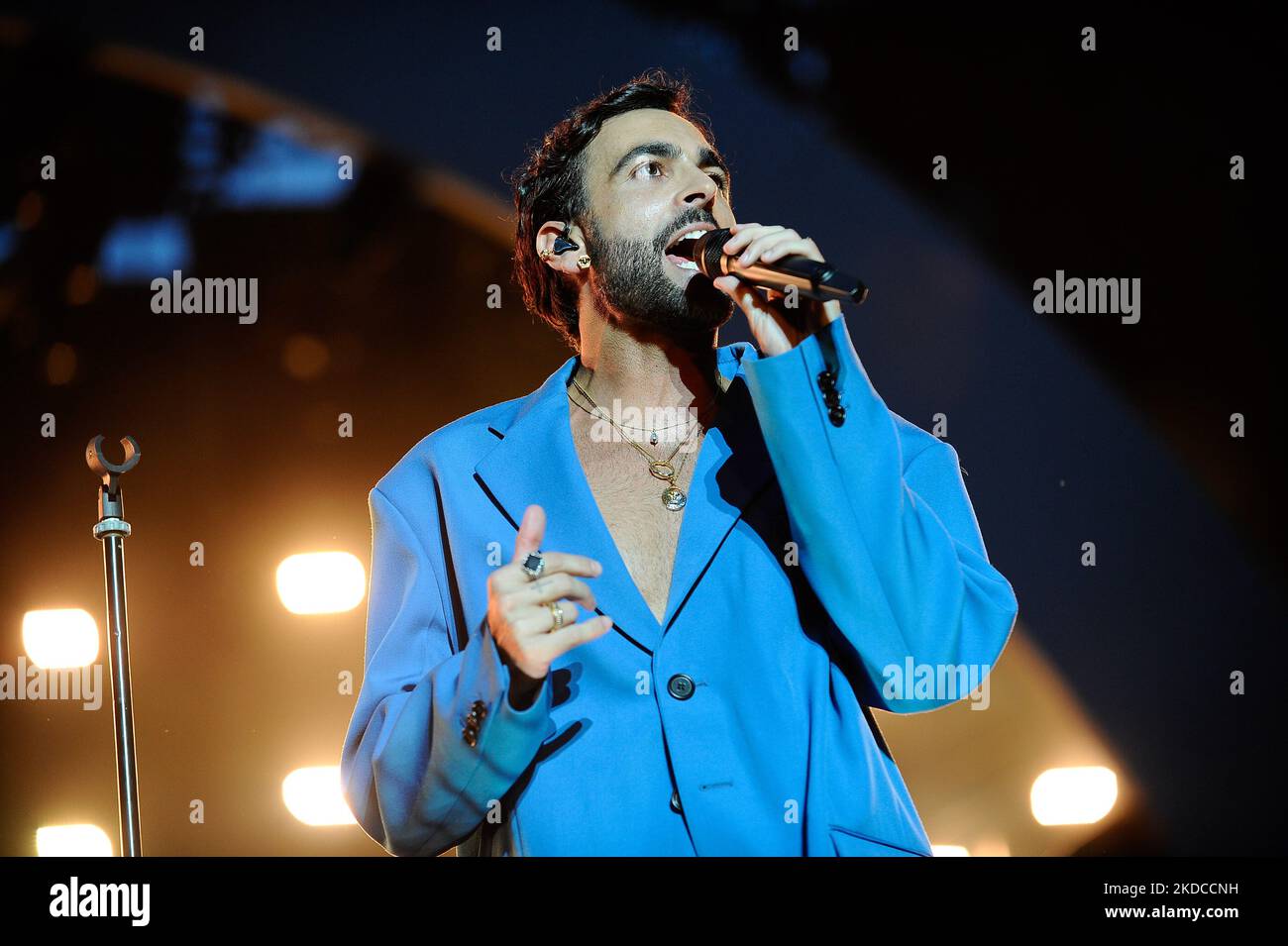 Marco Mengoni canta sul palco-milano san siro durante il concerto musicale del cantante italiano Marco Mengoni il 19 giugno 2022 allo stadio San Siro di Milano (Foto di Samantha Palazzini/LiveMedia/NurPhoto) Foto Stock