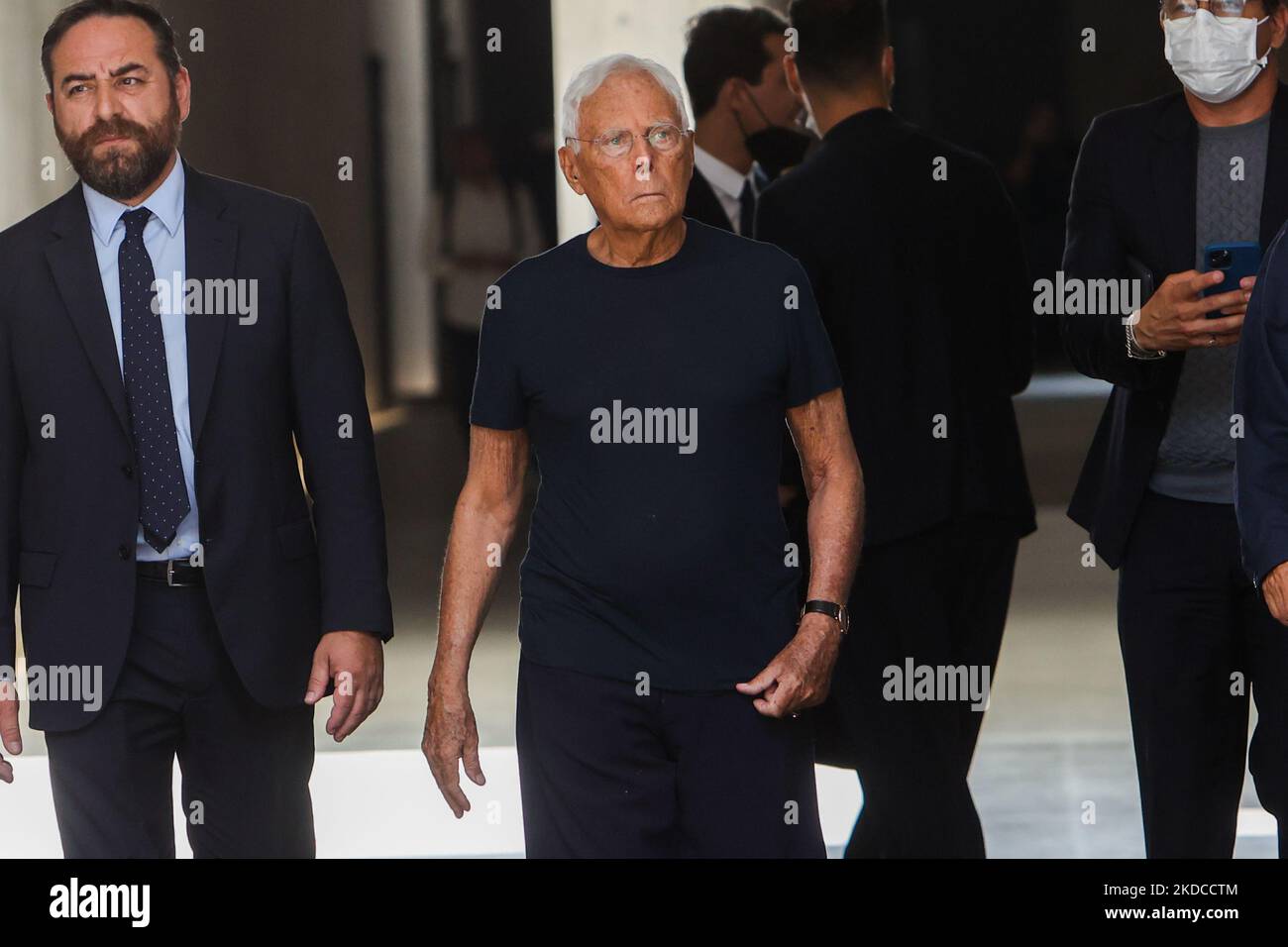 Giorgio Armani arriva alla sfilata di moda Emporio Armani durante la settimana della moda di Milano S/S 2023 il 18 giugno 2022 a Milano. (Foto di Mairo Cinquetti/NurPhoto) Foto Stock