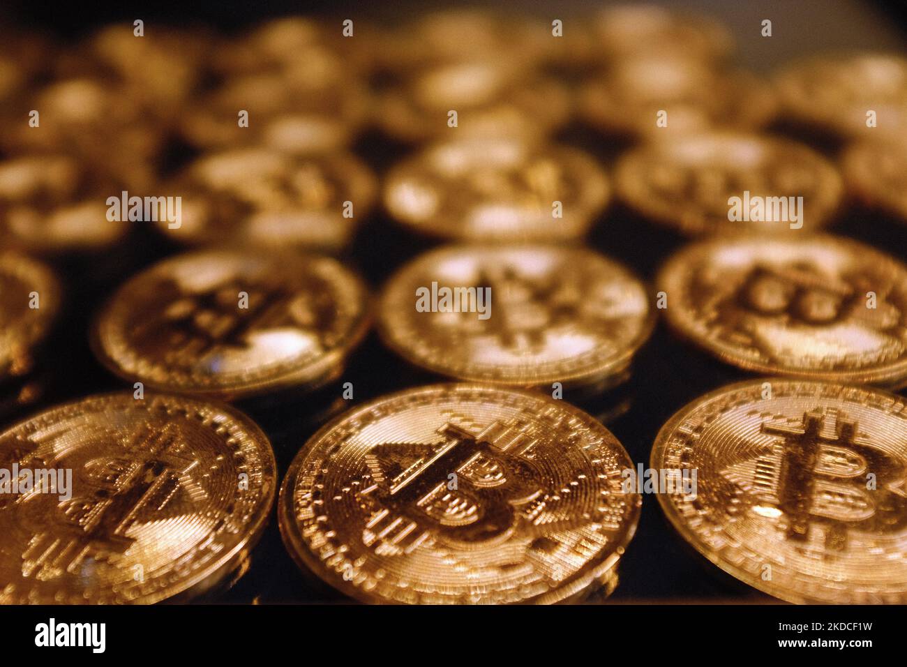 Uffici Bitcoin a Istanbul, Turchia, il 21 giugno 2022. Dopo gli aumenti dei tassi della Fed e il massiccio calo della criptovaluta stabile Terra UST, il valore totale del mercato della criptovaluta è sceso da $3 trilioni di dollari a meno di $1 trilioni di dollari. (Foto di Umit Turhan Coskun/NurPhoto) Foto Stock