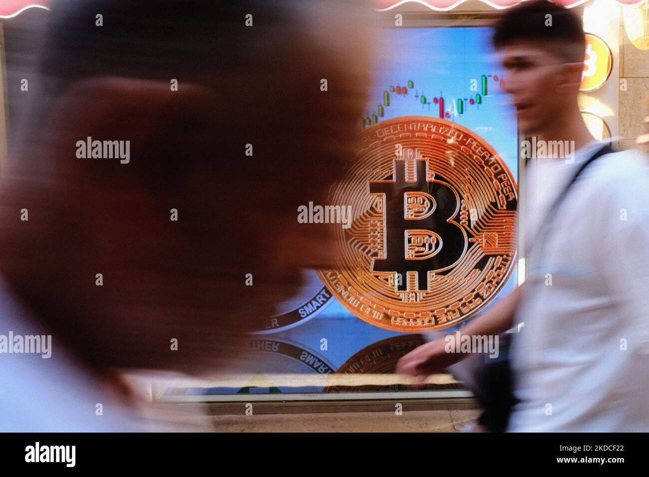 Uffici Bitcoin a Istanbul, Turchia, il 21 giugno 2022. Dopo gli aumenti dei tassi della Fed e il massiccio calo della criptovaluta stabile Terra UST, il valore totale del mercato della criptovaluta è sceso da $3 trilioni di dollari a meno di $1 trilioni di dollari. (Foto di Umit Turhan Coskun/NurPhoto) Foto Stock