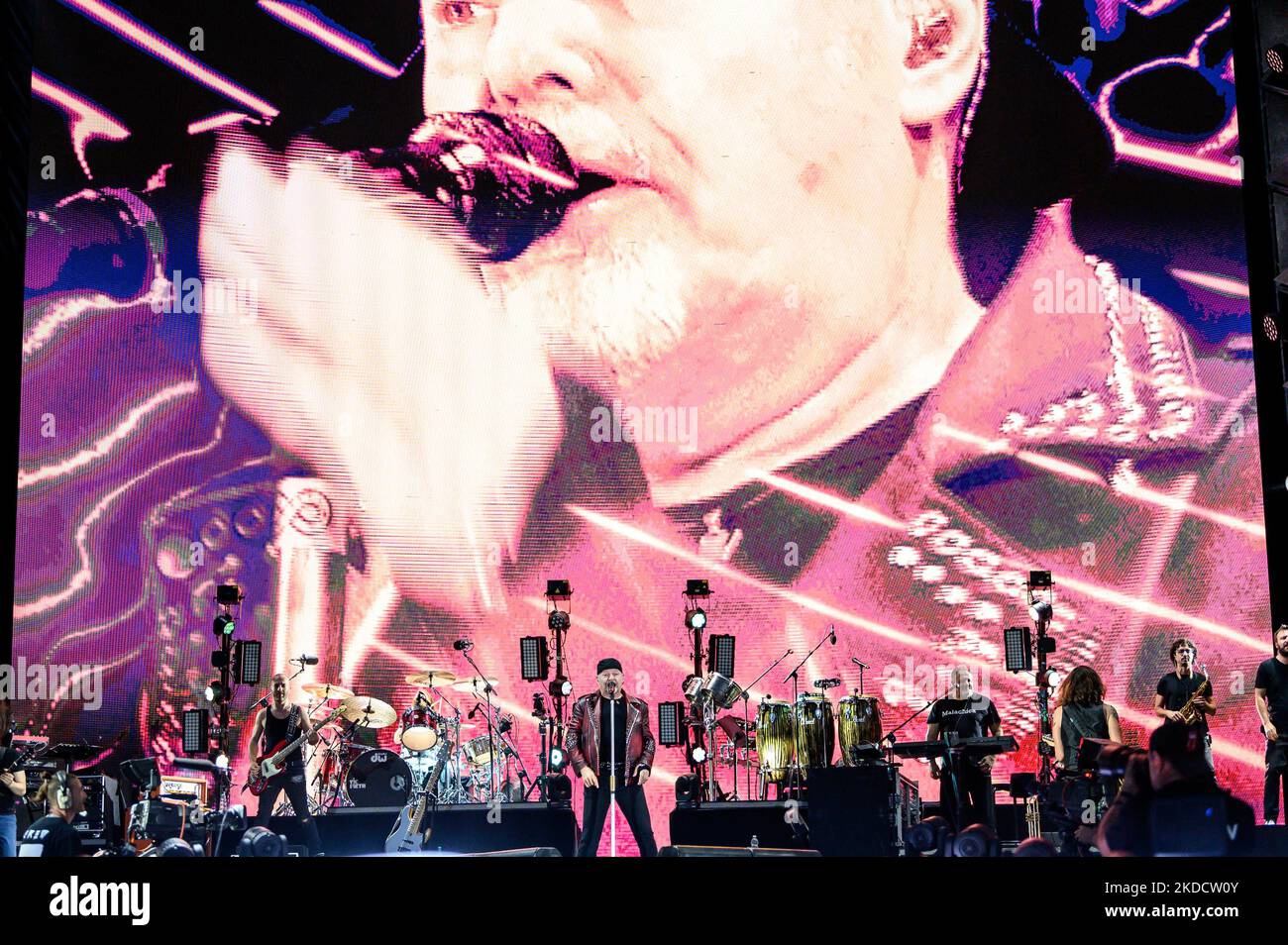 Vasco Rossi e la sua band suonano sul palco durante il concerto musicale del cantante italiano Vasco Live il 26 giugno 2022 allo Stadio del Conero di Ancona (Foto di Roberto Bartomeoli/LiveMedia/NurPhoto) Foto Stock