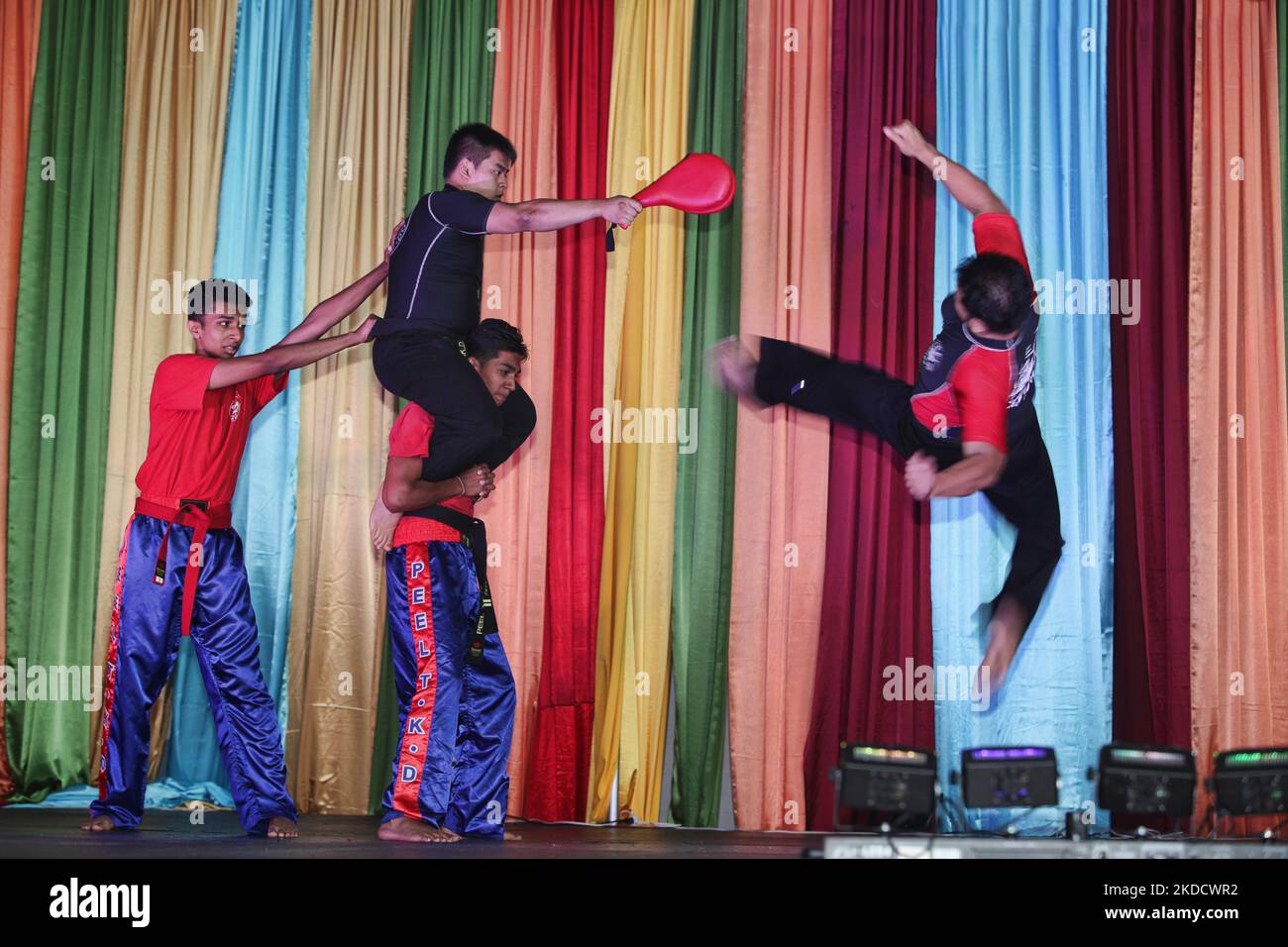 I giovani dimostrano tecniche di tae kwon-do a Brampton, Ontario, Canada, il 14 luglio 2013. (Foto di Creative Touch Imaging Ltd./NurPhoto) Foto Stock