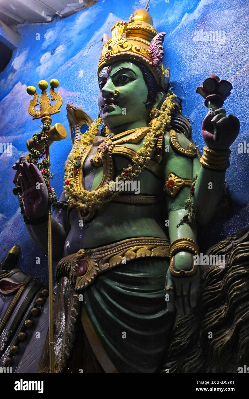 Figura della dea Kali al Kaliamman Kovil (Tempio di Kali Amman) a Batlagundu, Tamil Nadu, India, il 15 maggio 2022. (Foto di Creative Touch Imaging Ltd./NurPhoto) Foto Stock