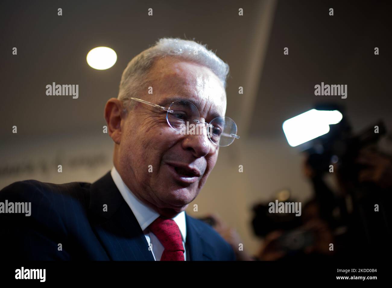 L'ex presidente della Colombia, Alvaro Uribe Velez (2002-2010), interviene durante una conferenza stampa dopo aver incontrato il presidente eletto della Colombia, Gustavo Petro, a Bogotà, in Colombia, il 29 giugno 2022. (Foto di Sebastian Barros/NurPhoto) Foto Stock