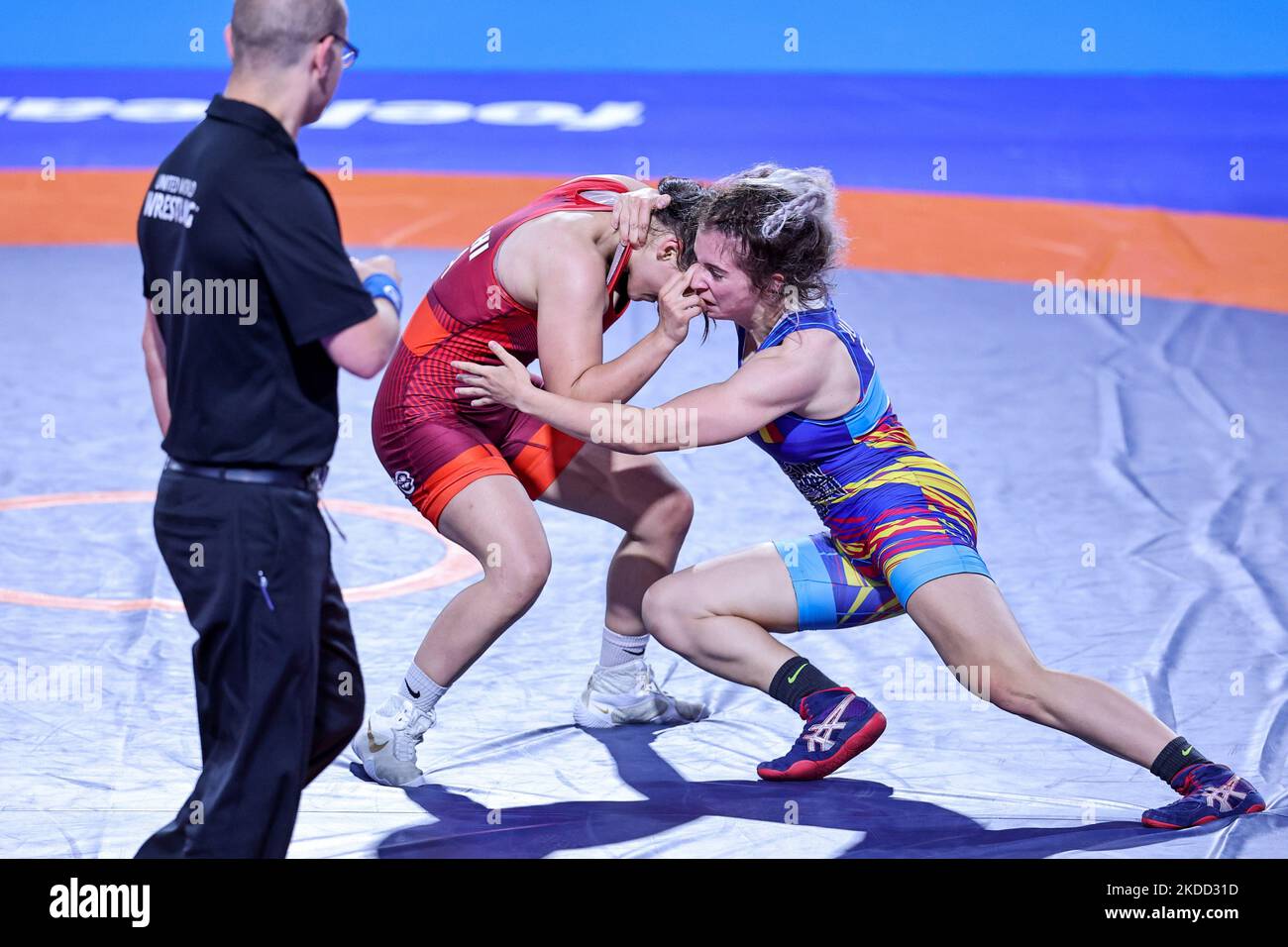 Chadia Ayachi (fra) vs Patricia Valeria Iurascu (ROU) WW 53kg durante i Campionati europei di Wrestling 2022 U20 del 01 luglio 2022 al PalaPellicone di Roma (Foto di Luigi Mariani/LiveMedia/NurPhoto) Foto Stock