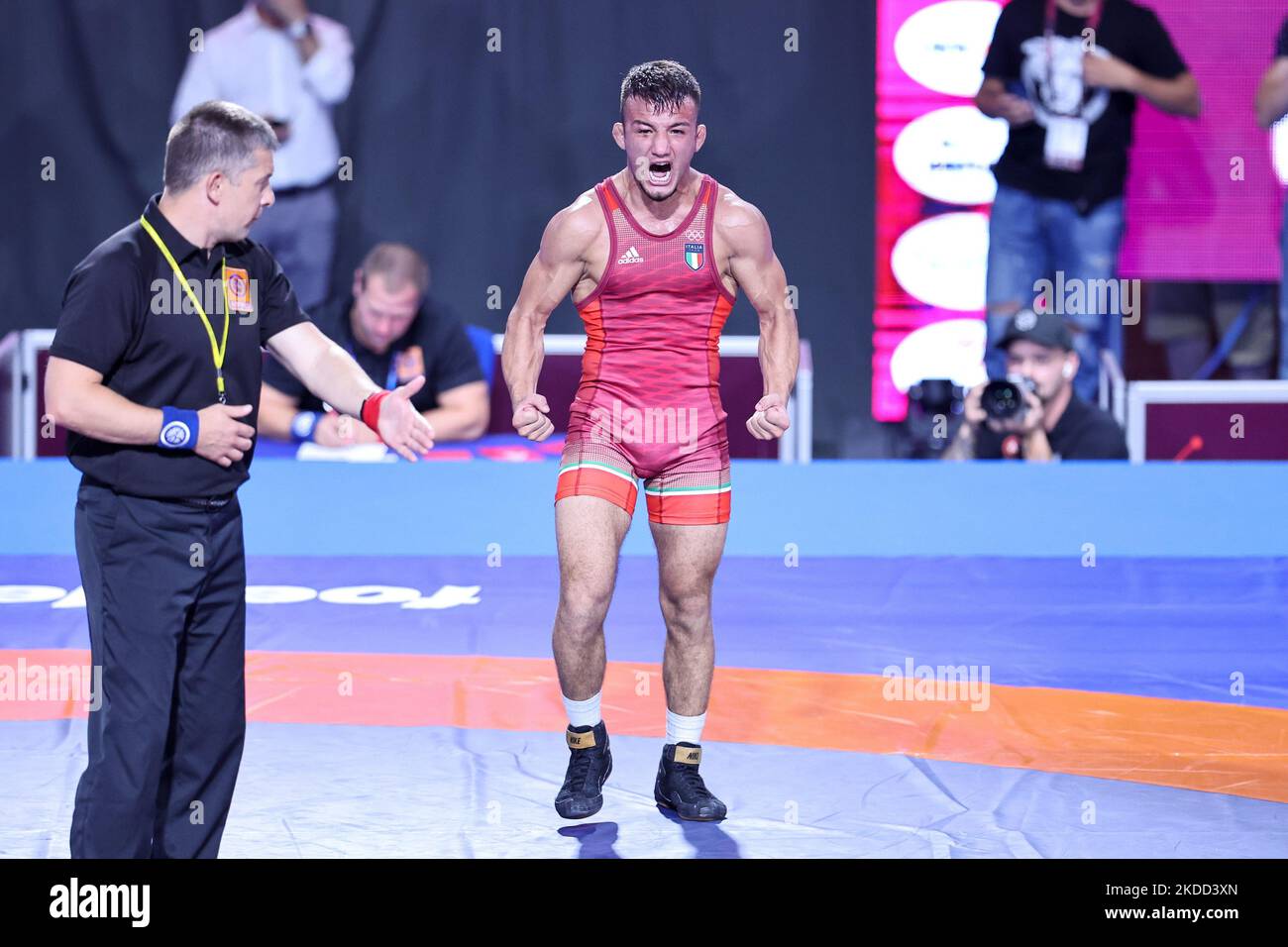 Esultazione Simone Vincenzo Piroddu (ITA) FS 57kg durante i Campionati europei di Wrestling U20 del 02 luglio 2022 al Matteo Pellicone di Roma (Foto di Luigi Mariani/LiveMedia/NurPhoto) Foto Stock