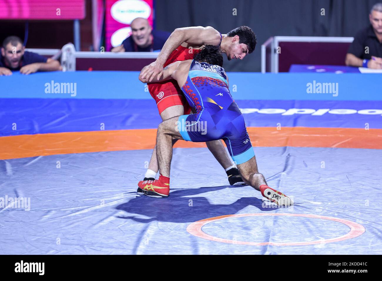 SabIR Jafarov (AZE) vs Hayk Papikyan (ARM) FS 70kg durante i Campionati europei di Wrestling U20 del 02 luglio 2022 al Matteo Pellicone di Roma (Foto di Luigi Mariani/LiveMedia/NurPhoto) Foto Stock