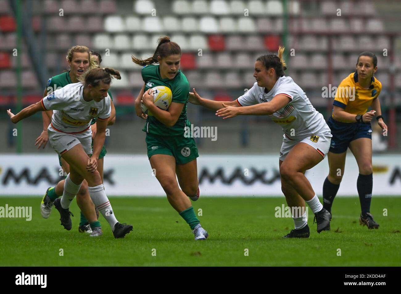 Victoria KINLAN of Ireland in azione durante la Germania Women's 7s vs Ireland Women's 7s, un Pool A Phase match della seconda tappa della Rugby Europe Sevens Championship Series 2022 a Cracovia. Sabato 02 luglio 2022, allo stadio municipale di Henryk Reyman, Cracovia, Malopolskie Voivodato, Polonia. (Foto di Artur Widak/NurPhoto) Foto Stock