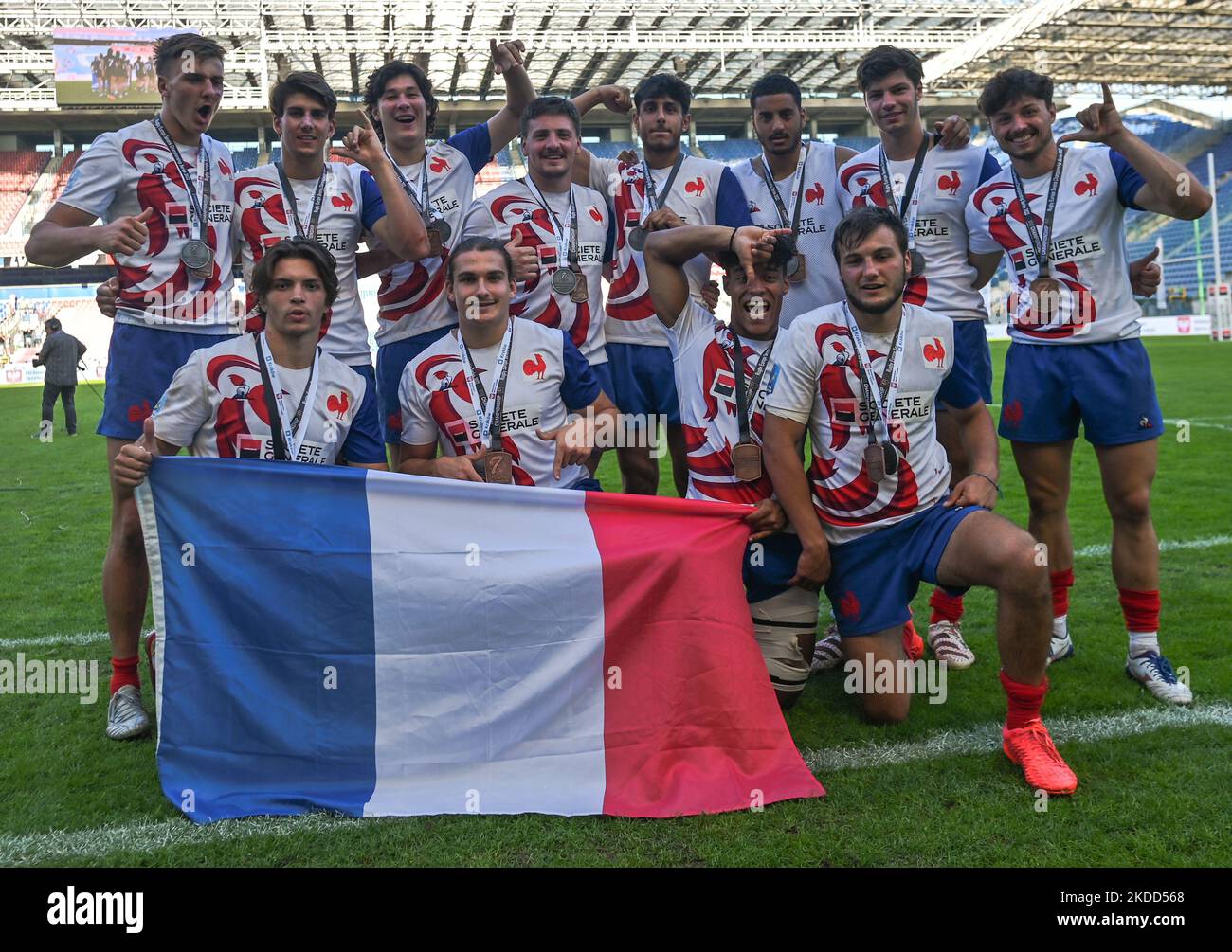 I membri della nazionale francese di rugby Sevens dopo aver vinto la medaglia d'argento nella finale maschile 7s della Rugby Europe Sevens Championship Series 2022 a Cracovia e l'argento nella Rugby Europe Sevens Championship Series 2022. Domenica 03 luglio 2022, allo stadio municipale Henryk Reyman, Cracovia, Malopolskie Voivodato, Polonia. (Foto di Artur Widak/NurPhoto) Foto Stock