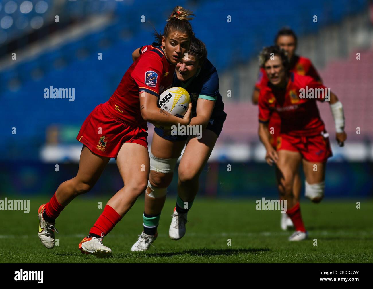 Amalia ARGUDO (sinistra) della Spagna in azione sfidata da Rachel MCLACHLAN della Scozia durante la Scozia 7s vs Spagna 7s, la finale di bronzo della Rugby Europe Sevens Championship Series 2022 a Cracovia. Domenica 03 luglio 2022, allo stadio municipale Henryk Reyman, Cracovia, Malopolskie Voivodato, Polonia. (Foto di Artur Widak/NurPhoto) Foto Stock