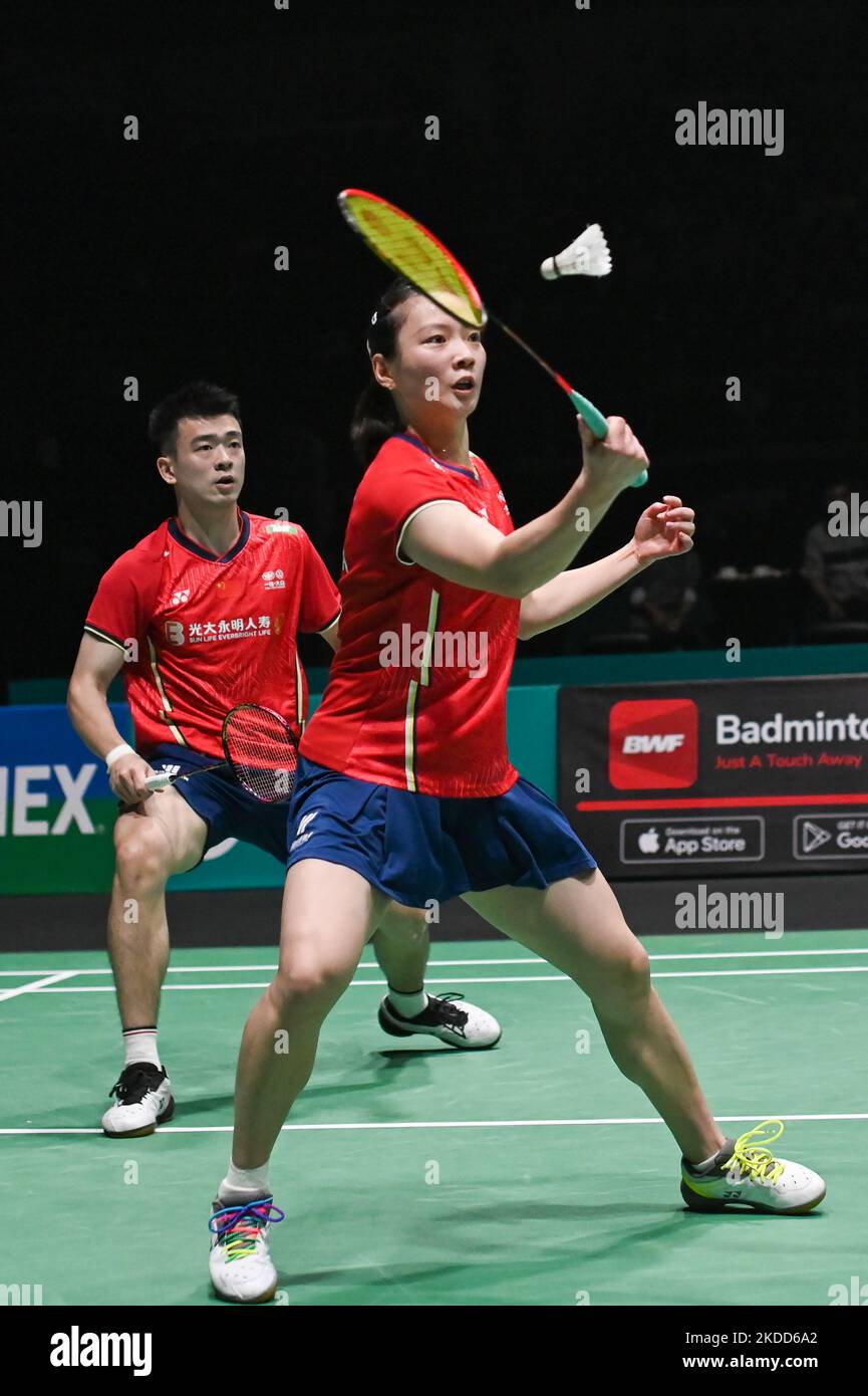 Huang Ya Qiong (davanti) e Zheng si Wei della Cina si sfidano nella partita delle finali miste doppie contro Dechapol Puavanukroh e Sapsiree Taerattanachai della Thailandia il sesto giorno del Petronas Malaysia Open all'Axiata Arena il 03 luglio 2022 a Kuala Lumpur, Malesia. (Foto di Zahim Mohd/NurPhoto) Foto Stock