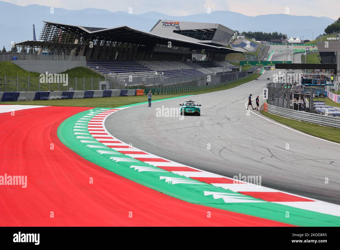 Vista generale del circuito davanti al Gran Premio d’Austria di Formula 1 al Red Bull Ring di Spielberg, Austria, il 7 luglio 2022. (Foto di Jakub Porzycki/NurPhoto) Foto Stock