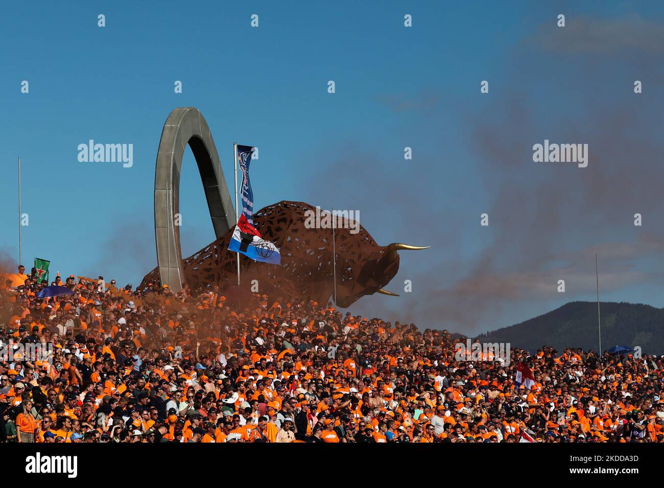 Tifosi durante le qualifiche per il Gran Premio d'Austria di Formula 1 al Red Bull Ring di Spielberg, Austria, il 8 luglio 2022. (Foto di Jakub Porzycki/NurPhoto) Foto Stock