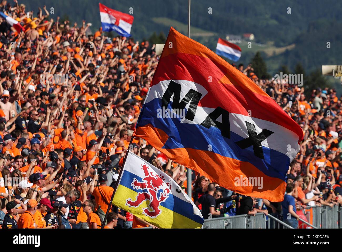 Tifosi durante le qualifiche per il Gran Premio d'Austria di Formula 1 al Red Bull Ring di Spielberg, Austria, il 8 luglio 2022. (Foto di Jakub Porzycki/NurPhoto) Foto Stock