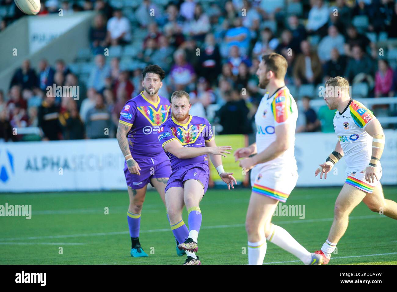 Josh Woods of Newcastle Thunder prende il via durante la partita del campionato TRA Newcastle Thunder e Bradford Bulls a Kingston Park, Newcastle, venerdì 8th luglio 2022. ((foto di Chris Lishman/MI News/NurPhoto) Foto Stock