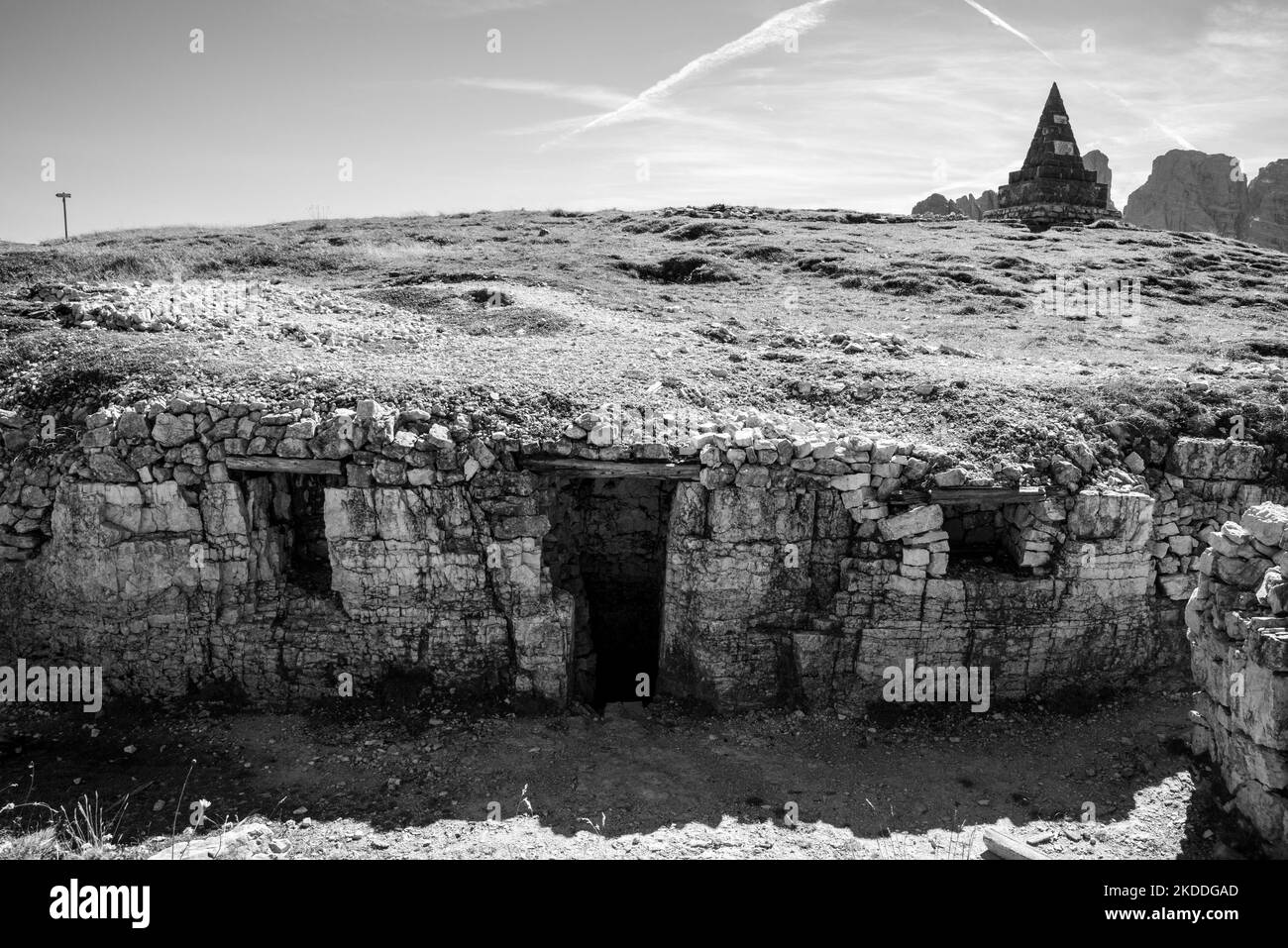 Resti di baracche militari sul Monte piano nelle Alpi dolomitiche, costruite durante la prima guerra mondiale, il Tirolo meridionale Foto Stock