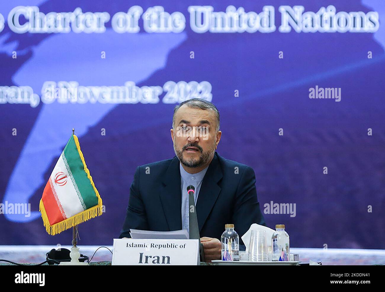 Teheran, Iran. 05th Nov 2022. Il ministro degli Esteri iraniano Hossein Amirabdollahian partecipa al primo incontro dei Coordinatori nazionali del Gruppo degli amici che difende la carta delle Nazioni Unite a Teheran, Iran, 5 novembre 2022. Il ministro degli Esteri iraniano, Hossein Amir-Abdollahian, ha detto per la prima volta alla midea sabato che il suo paese aveva inviato droni in Russia, ma ha suggerito che i trasferimenti si sono avuti prima che Mosca invase l'Ucraina. Photo by Iranian News Agency (IRNA)/UPI Credit: UPI/Alamy Live News Foto Stock