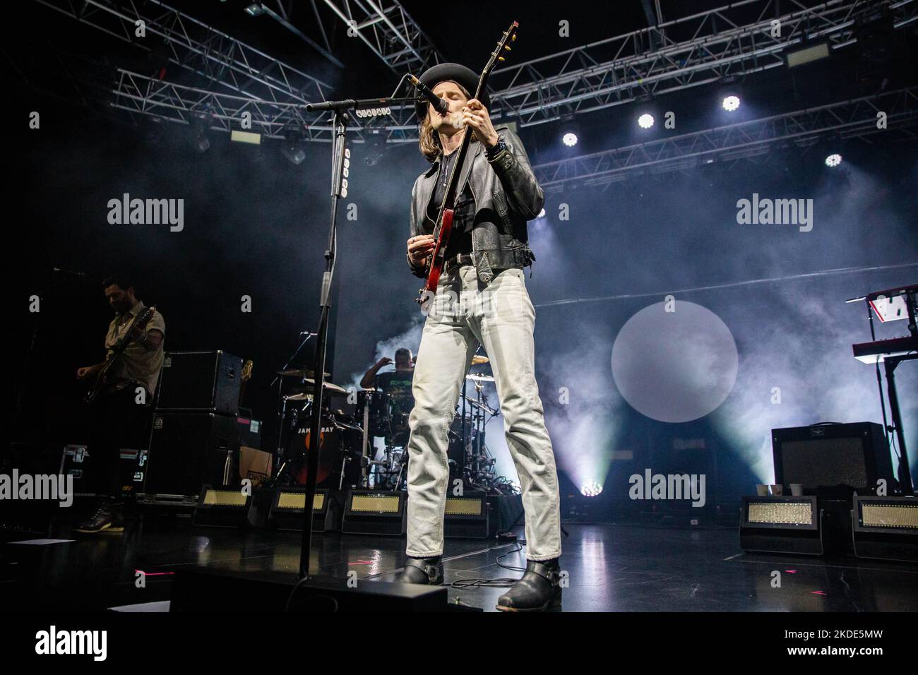 Milano Italia. 05 novembre 2022. Il cantante inglese JAMES BAY suona dal vivo sul palco a Fabrique durante il "Leap Tour 2022". Foto Stock