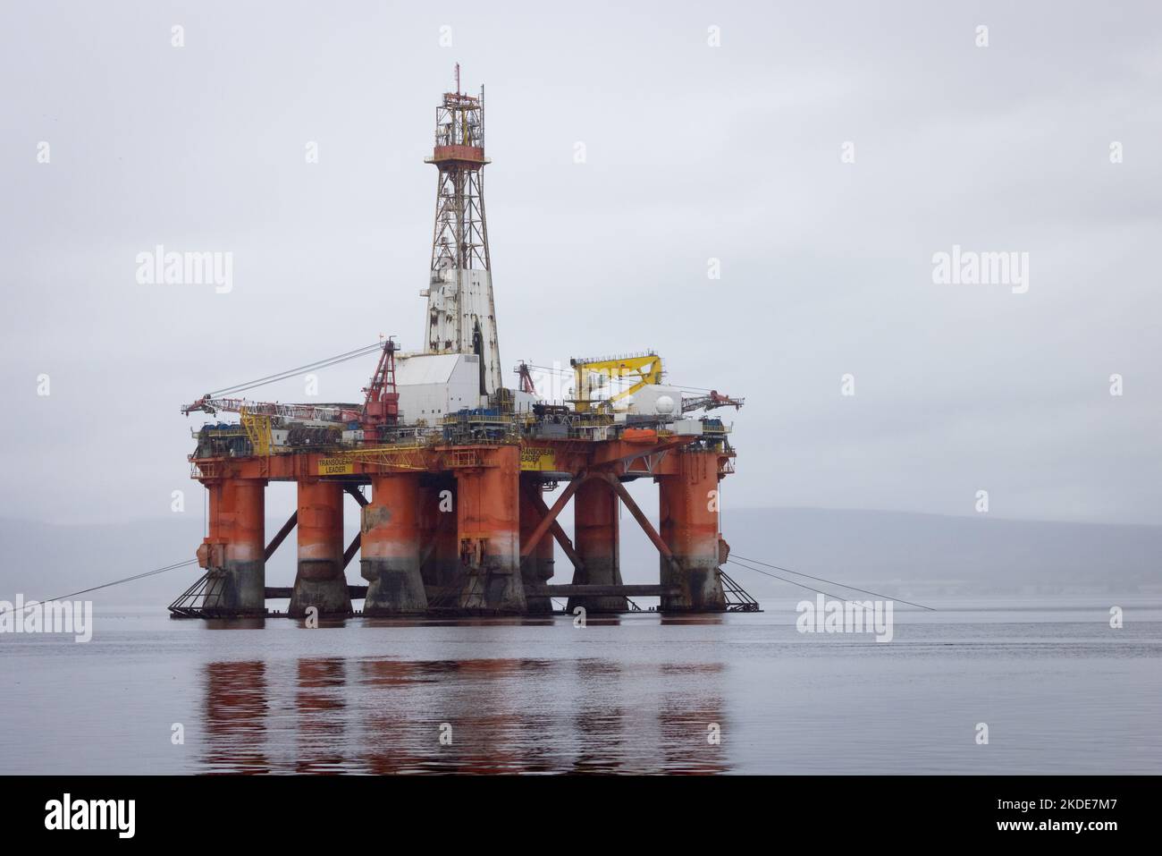 Petrolio rigg nel 'petrolio rigg cimitero' nel Cromarty Firth nelle Highlands della Scozia Foto Stock
