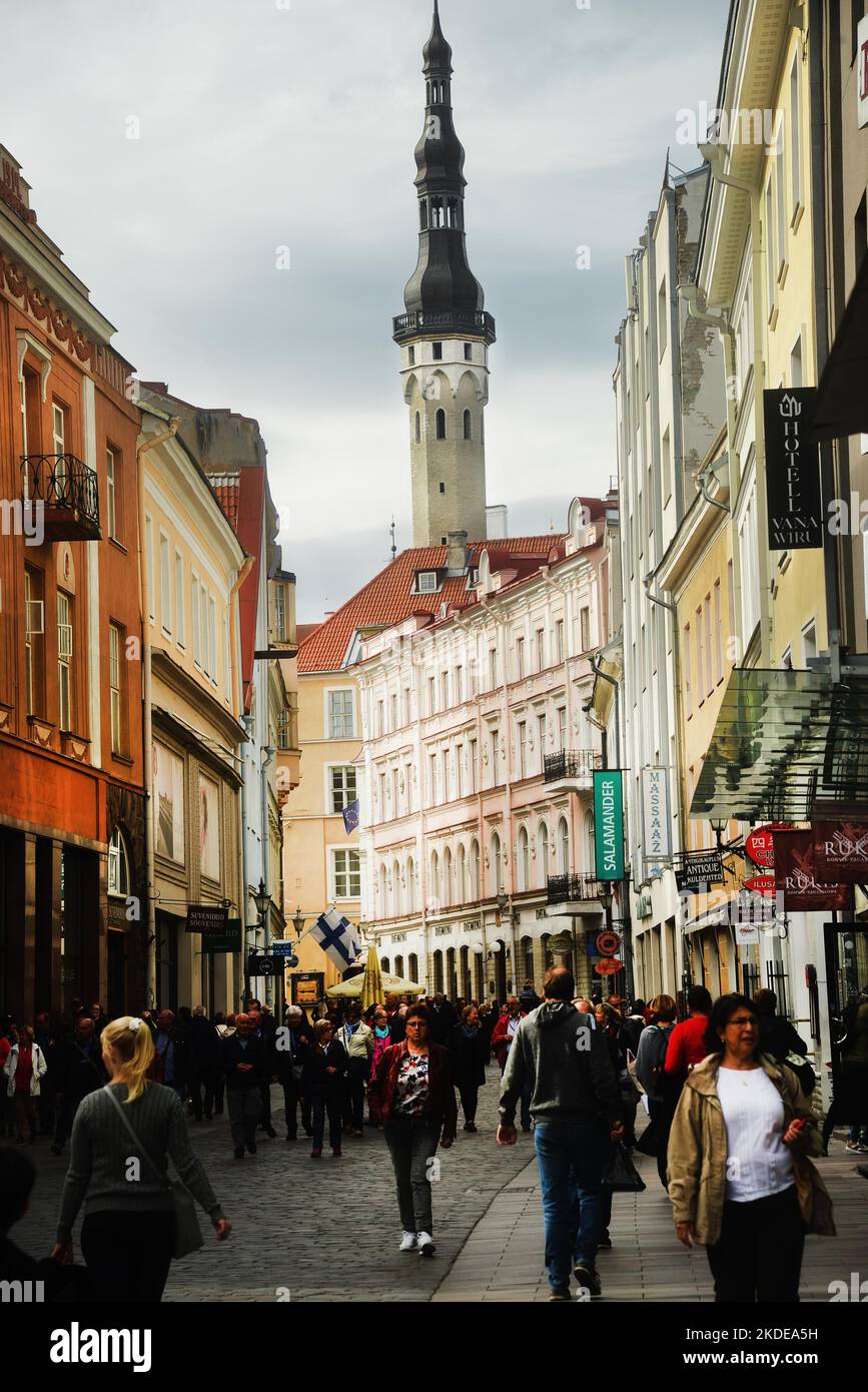 L'aspetto urbano e pittoresco della capitale estone Tallinn qui il 18/09/2018 è una passeggiata storica attraverso i secoli dal Medioevo a. Foto Stock