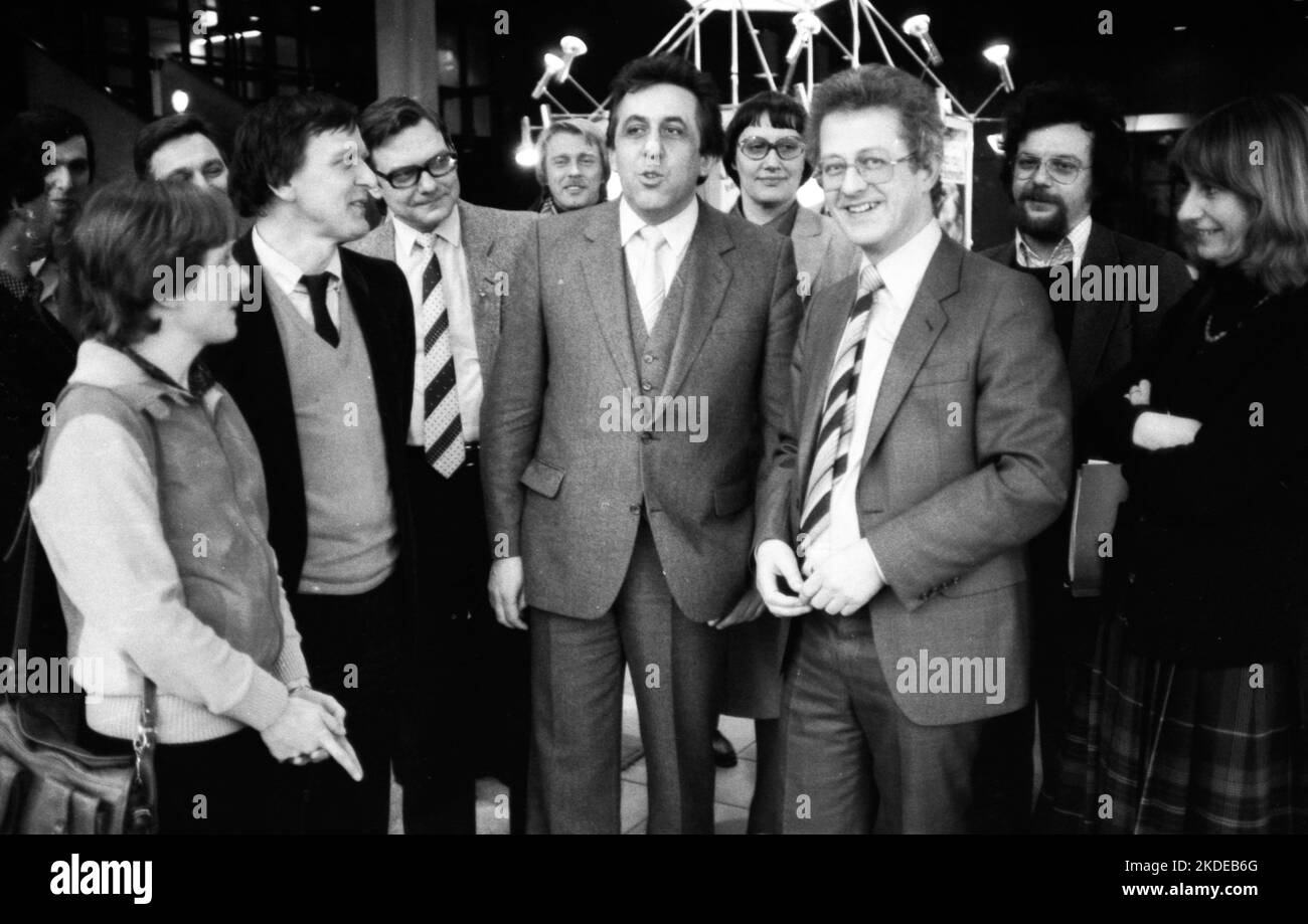 La visita del presidente della FDJ della RDT Egon Krenz a Bonn il 21 marzo 1980. Karsten Voigt, Egon Krenz, Gerhard Schroeder, N.N. Anteriore da Foto Stock