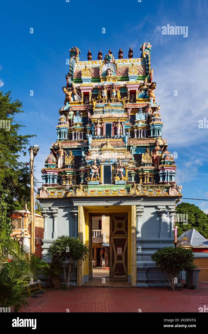 Ingresso al tempio Tamil Surya Oudaya Sangam, alla Grand Baie, al quartiere di Pamplemousses e alle Mauritius Foto Stock