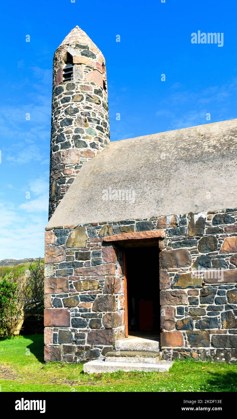 La torre rotonda della chiesa di canna Rhu, Isola di canna, Scozia, Regno Unito Foto Stock