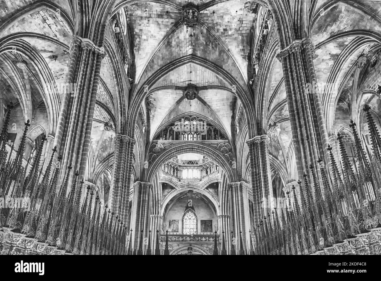 BARCELLONA - 8 AGOSTO: Interno della cattedrale gotica della Santa Croce e di Santa Eulalia, nota anche come Cattedrale di Barcellona, Catalogna, Spagna, il 8 agosto, 20 Foto Stock