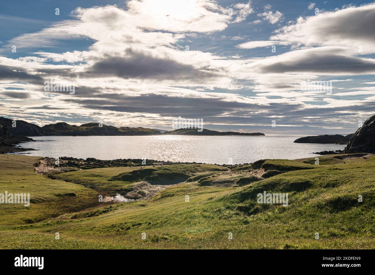 Una tranquilla, autunnale immagine HDR della remota baia di Sheigra vicino a Kinlochbervie in Sutherland, Scozia. 23 ottobre 2022 Foto Stock