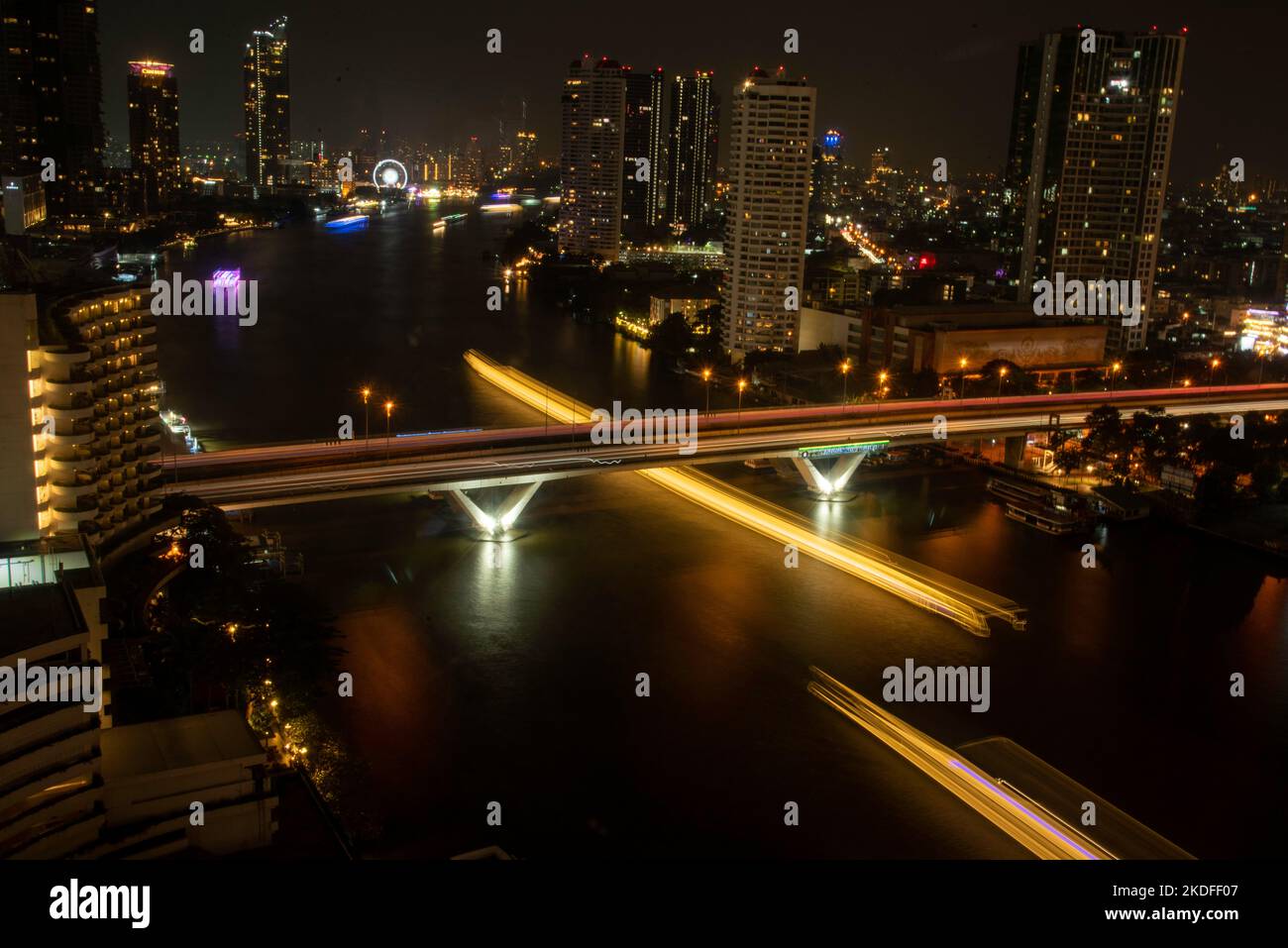 TAILANDIA 06-11-2022 Bangkok, la capitale de Taidia, es una extensa ciudad conocida por los santuarios ornamentados y la an - OL15276325 tutti 2 | not Foto Stock