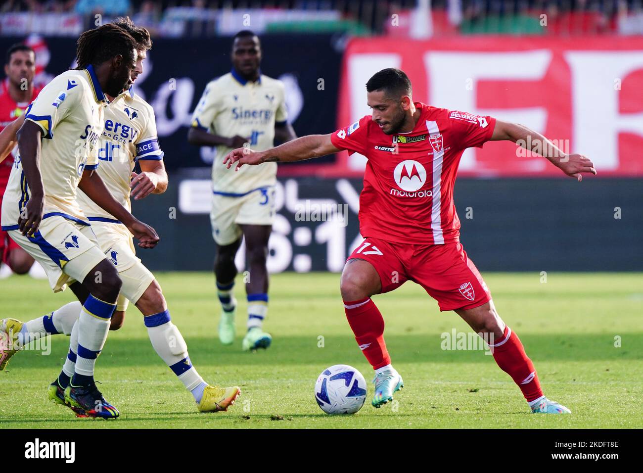 Monza, Italia. 06th Nov 2022. Gianluca Caprari (AC Monza) durante l'AC Monza vs Hellas Verona, calcio italiano Serie A match in Monza, Italia, Novembre 06 2022 Credit: Independent Photo Agency/Alamy Live News Foto Stock