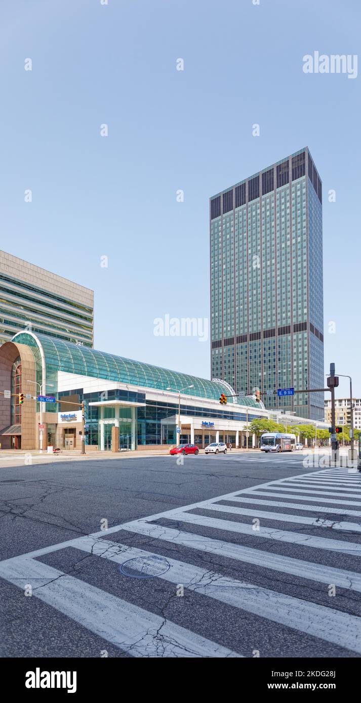 Erieview Tower è in fase di ristrutturazione come Cleveland W Hotel, W Apartments, e uffici commerciali. Foto Stock