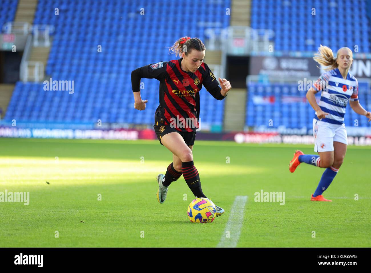Reading, Regno Unito. 06th Nov 2022. The Select Car Leasing Stadium, Reading, UK, 6 novembre 2022 Hayley Rasso (13, Man City) durante una partita del WSL il 6th novembre 2022 tra Reading e Manchester City, al Select Car Leasing Stadium, Reading, UK (Bettina Weissensteiner/SPP) Credit: SPP Sport Press Photo. /Alamy Live News Foto Stock Reading, Regno Unito. 06th Nov 2022. The Select Car Leasing Stadium, Reading, UK, 6 novembre 2022 Hayley Rasso (13, Man City) durante una partita del WSL il 6th novembre 2022 tra Reading e Manchester City, al Select Car Leasing Stadium, Reading, UK (Bettina Weissensteiner/SPP) Credit: SPP Sport Press Photo. /Alamy Live News Foto Stock