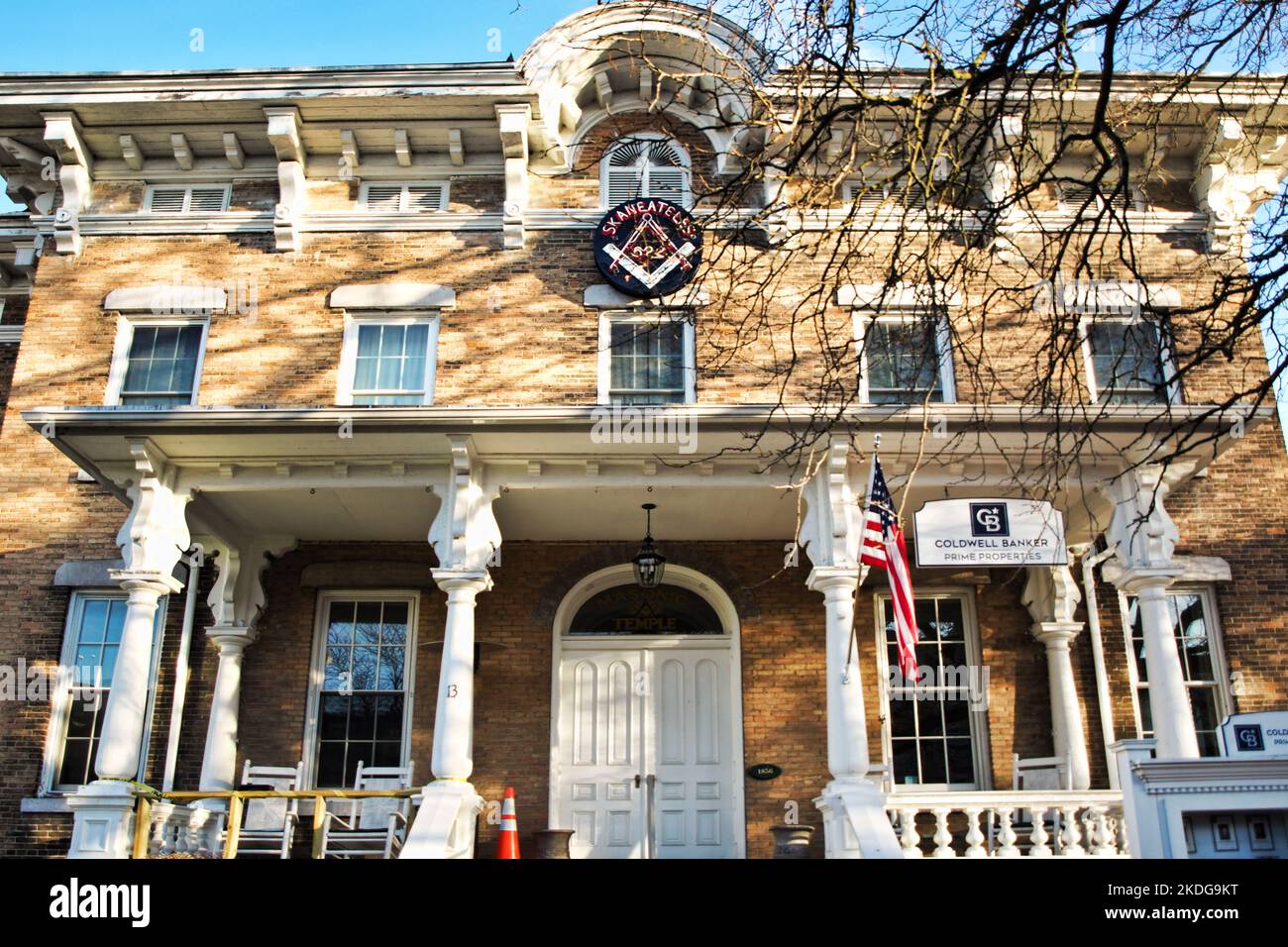 Skaneateles, New York, Stati Uniti. Novembre 4, 2022. Facciata anteriore del Tempio Masonico di Skaneateles in Genesee Street, nel villaggio di Skaneateles, New York Foto Stock