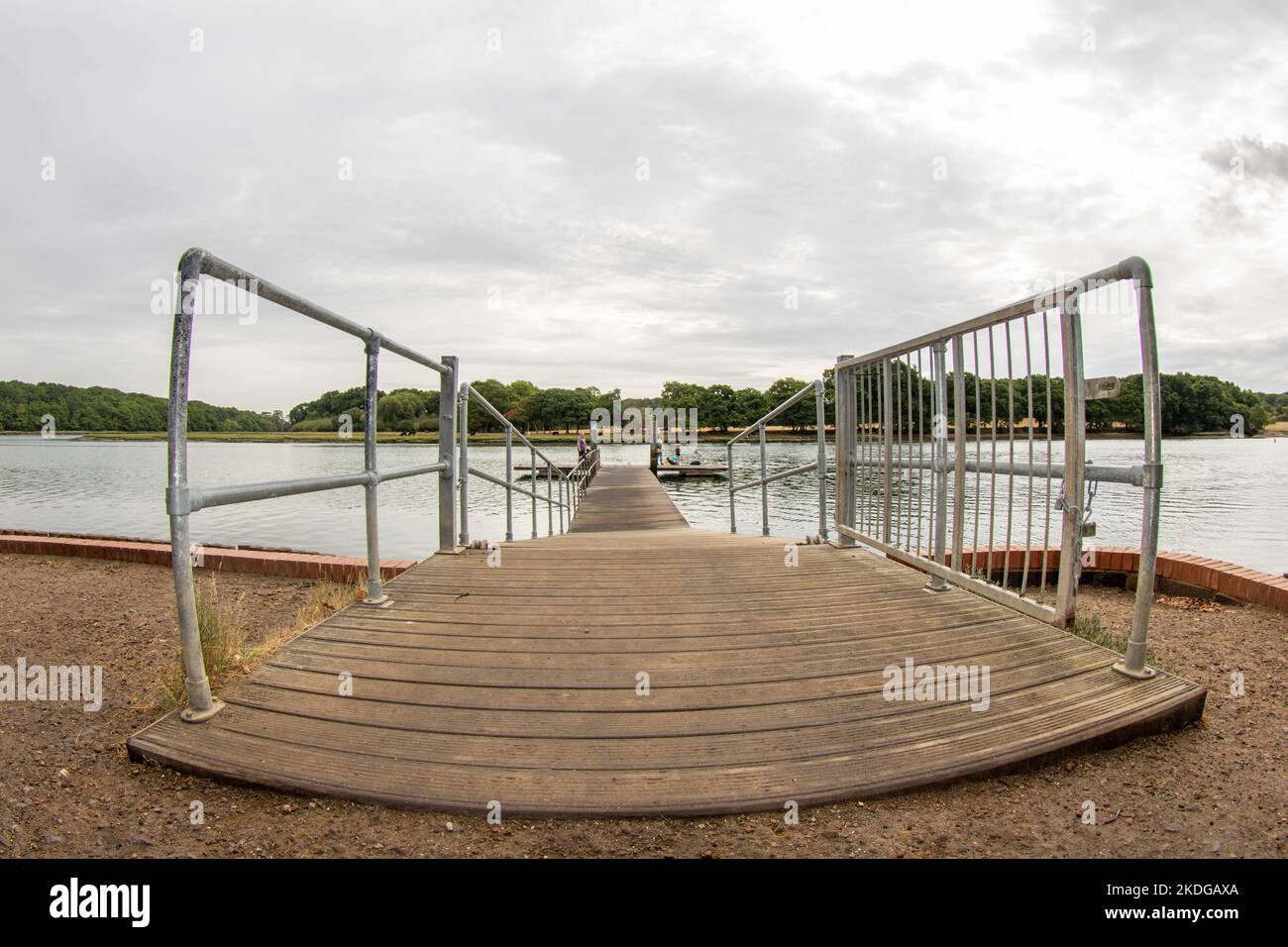 Il pontone nel River Hamble Country Park Hampshire Inghilterra preso con una lente fisheye Foto Stock