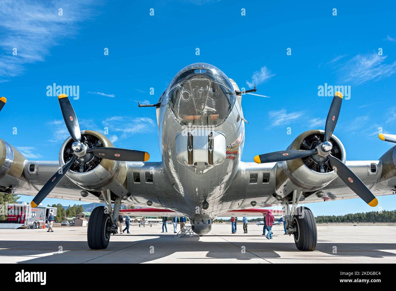 B17 Flying Fortress Bomber alluminio Overcast USAF WWII velivolo raffigurato a Flagstaff, Arizona, USA Foto Stock