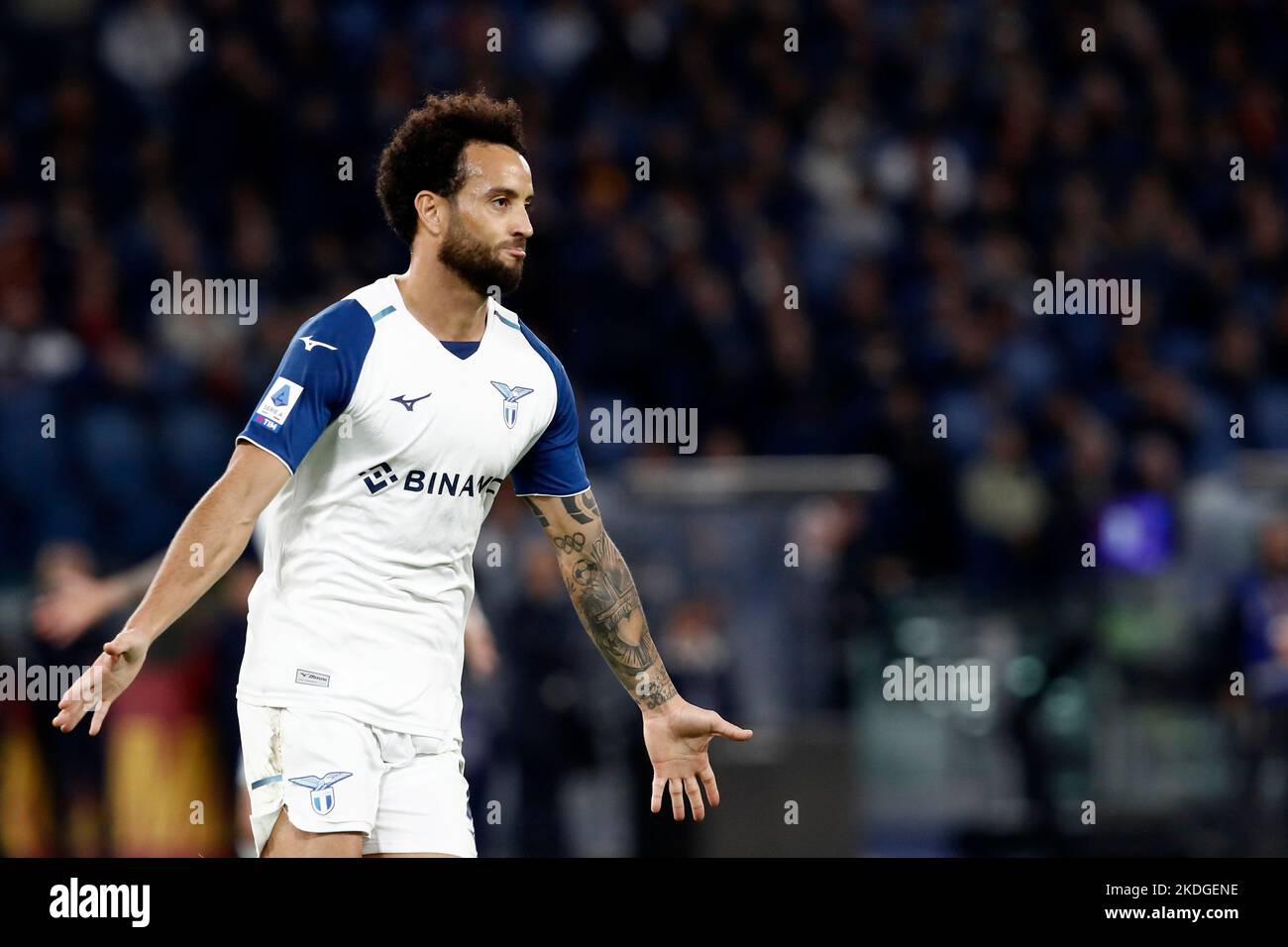 Roma, Italia. 06th Nov 2022. Felipe Anderson, del Lazio, festeggia dopo aver segnato durante la Serie Una partita di calcio tra Roma e Lazio allo stadio Olimpico di Roma, Roma, Italia, 6 novembre 2022. Credit: Riccardo De Luca - Update Images/Alamy Live News Foto Stock